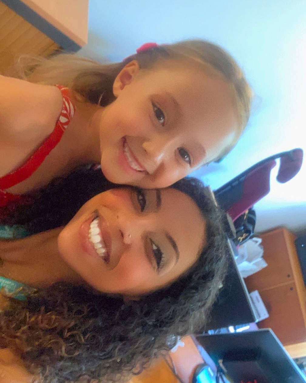 Mackenzie participe au concours pour gagner de l'argent avec cette photo : cheek, chin, ear, eyebrow, forehead, hair, hairstyle, happy, head, human_body, iris, jaw, joy, lip, mouth, muscle, neck, nose, organ, person