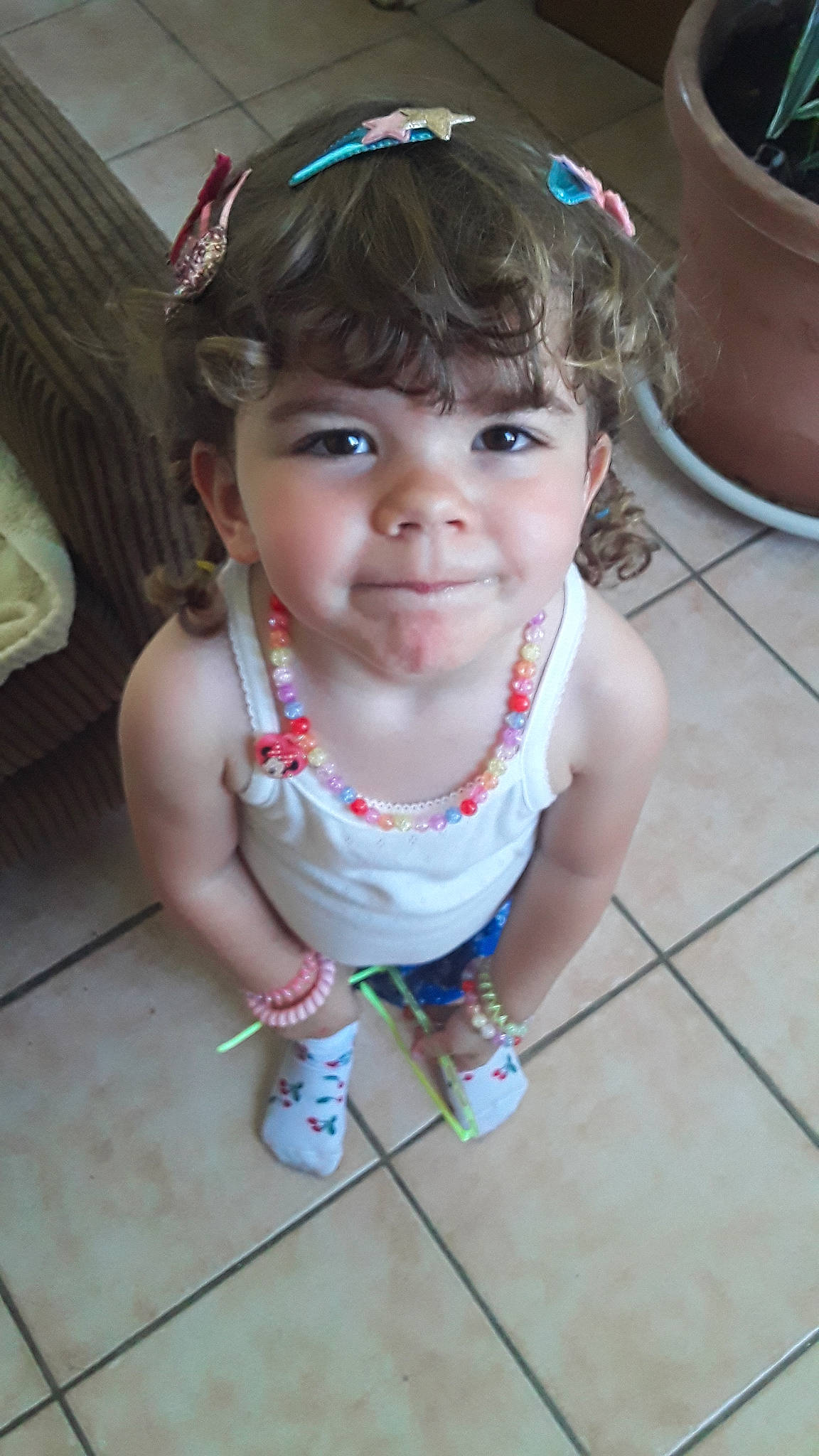 Nina participe au concours pour gagner de l'argent avec cette photo : baby_toddler_clothing, bangs, cheek, child, clothing, eye, eyelash, face, flowerpot, fun, happy, head, headpiece, iris, joy, lip, nose, person, pink, skin