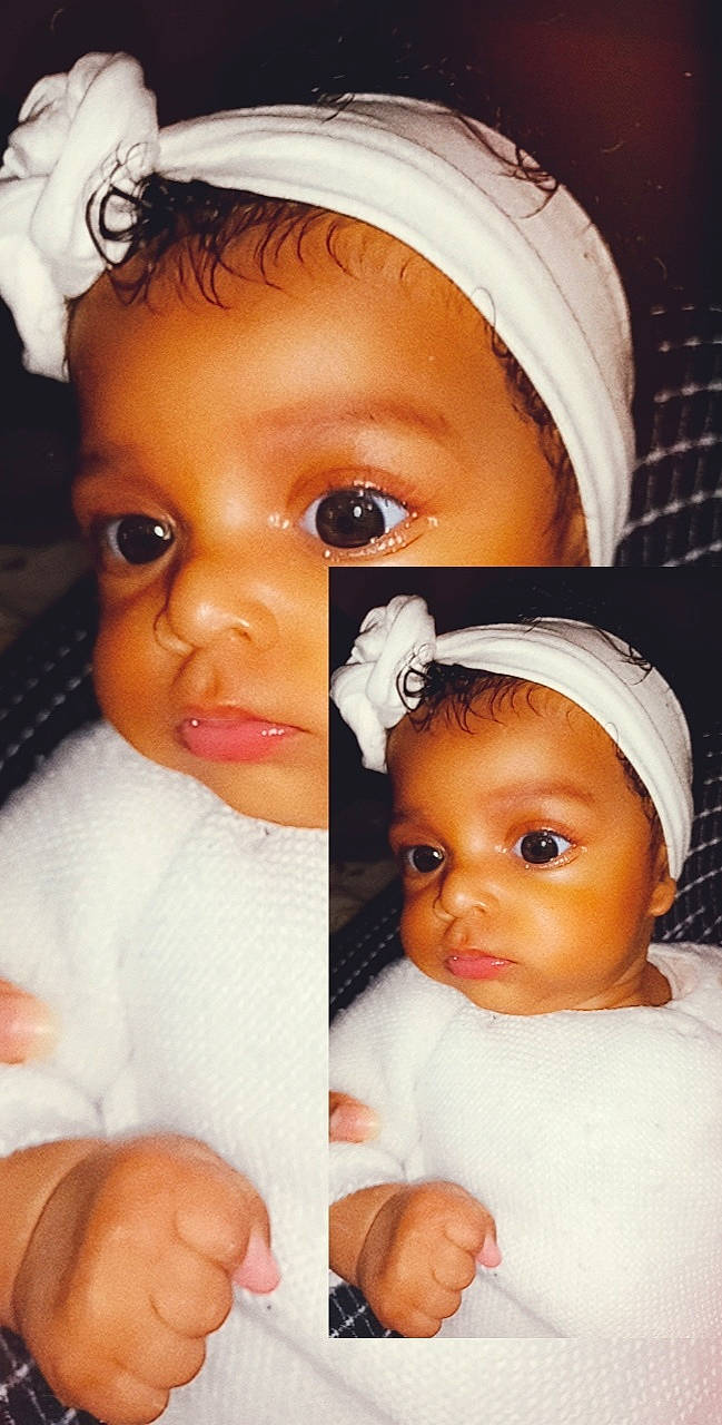 Dayana participe au concours pour gagner de l'argent avec cette photo : cap, cheek, chin, ear, eye, eyebrow, eyelash, finger, forehead, gesture, happy, headgear, iris, lip, mouth, nose, organ, people, person, skin