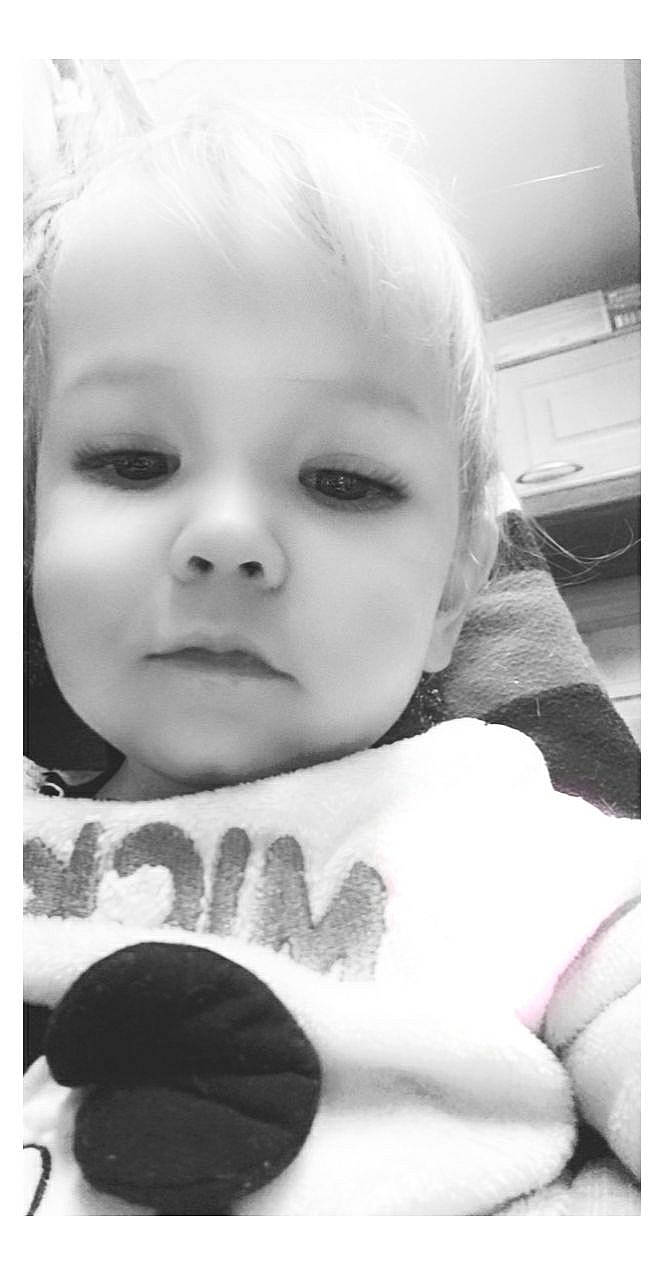 Mason a rejoint le concours — aidez-le/la à gagner de superbes lots ! black, black_and_white, cheek, chin, eyebrow, eyelash, facial_expression, flash_photography, gesture, hairstyle, happy, iris, lip, mouth, nose, organ, person, skin, smile, style