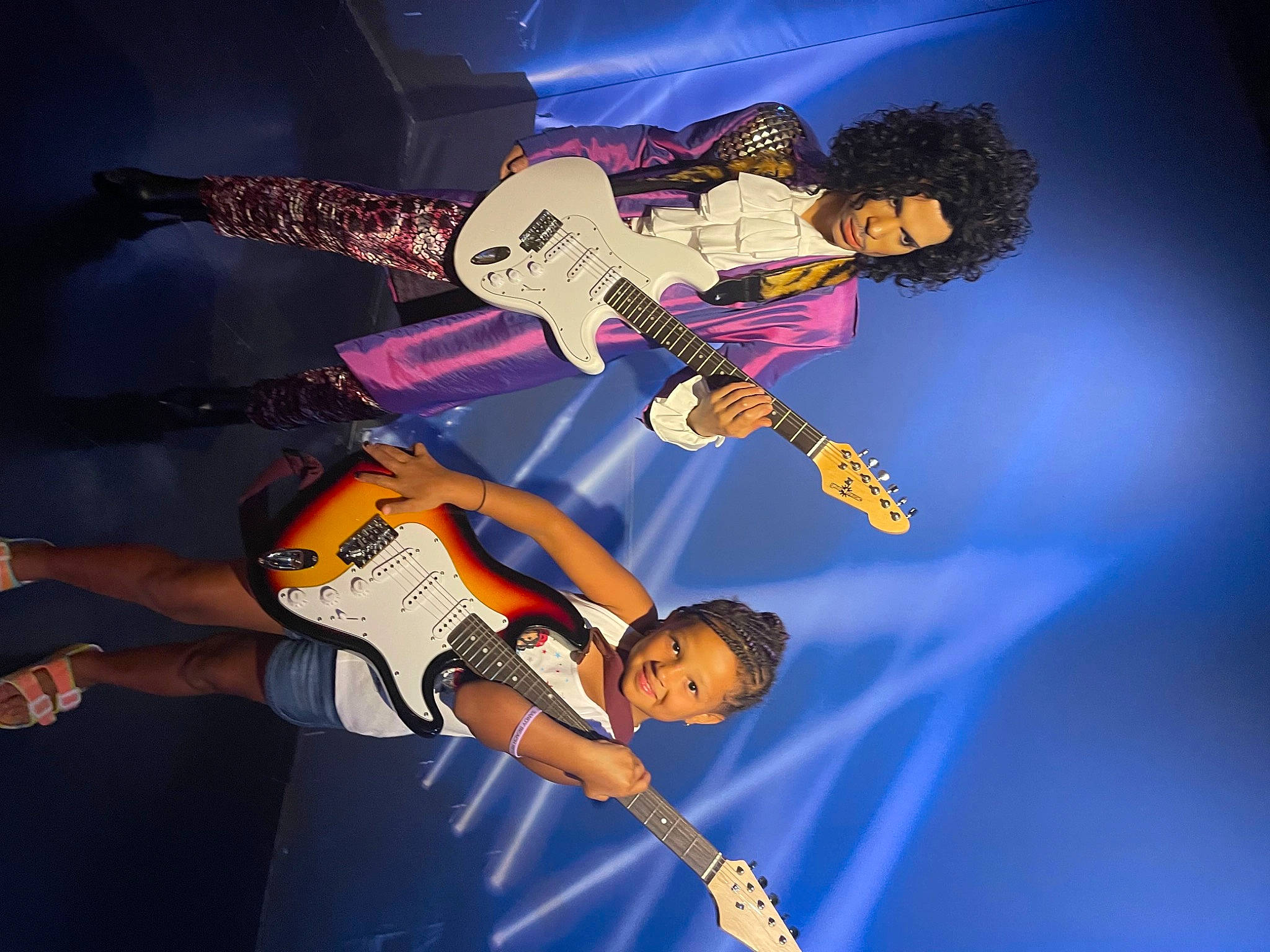 Nasia is registered to the contest to win money with this photo: artist, bassist, elbow, electric_guitar, entertainment, event, fun, guitar, guitar_accessory, guitarist, headwear, joy, music, music_artist, musical_instrument, musician, performing_arts, person, plucked_string_instruments, string_instrument