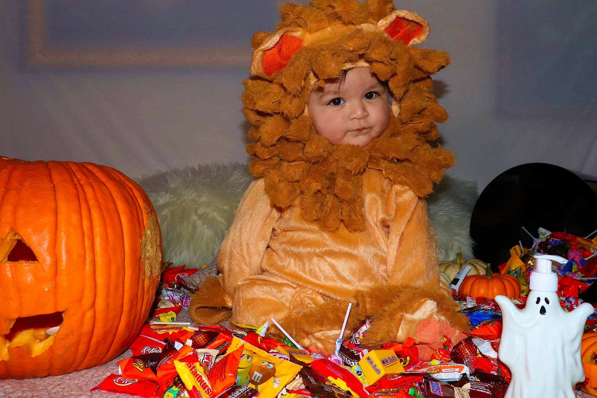 Matthew is registered to the contest to win money with this photo: _and_melon_family, _gourd, art, calabaza, carving, cucumber, cucurbita, event, gourd, headwear, holiday, natural_foods, person, pumpkin, room, squash, sweetness, toy, tradition, vegetable