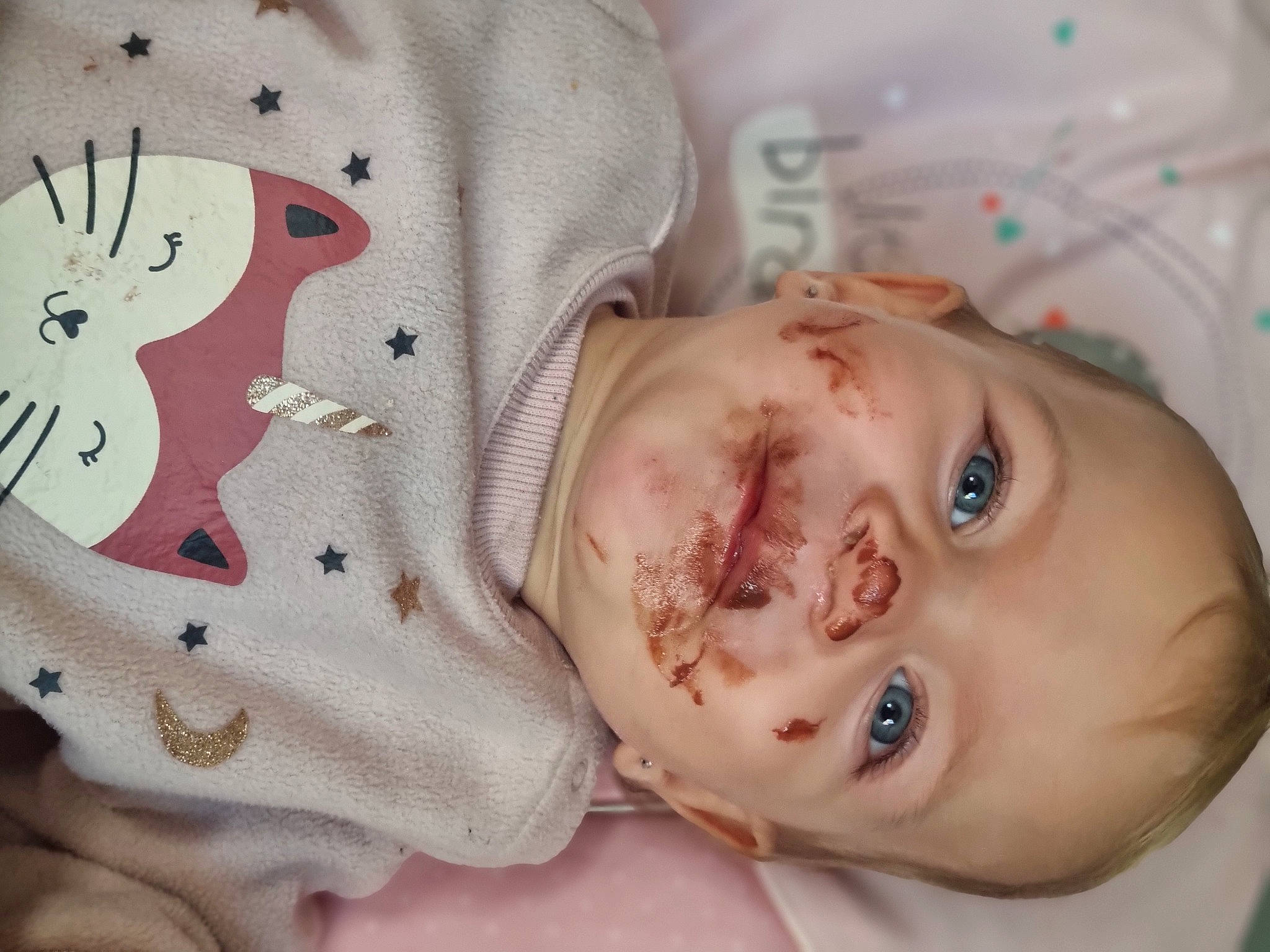 Louna a rejoint le concours — aidez-le/la à gagner de superbes lots ! baby, baby_sleeping, baby_toddler_clothing, cheek, child, chin, comfort, ear, eyebrow, eyelash, headgear, linens, lip, mouth, neck, nose, person, pink, skin, sleeve