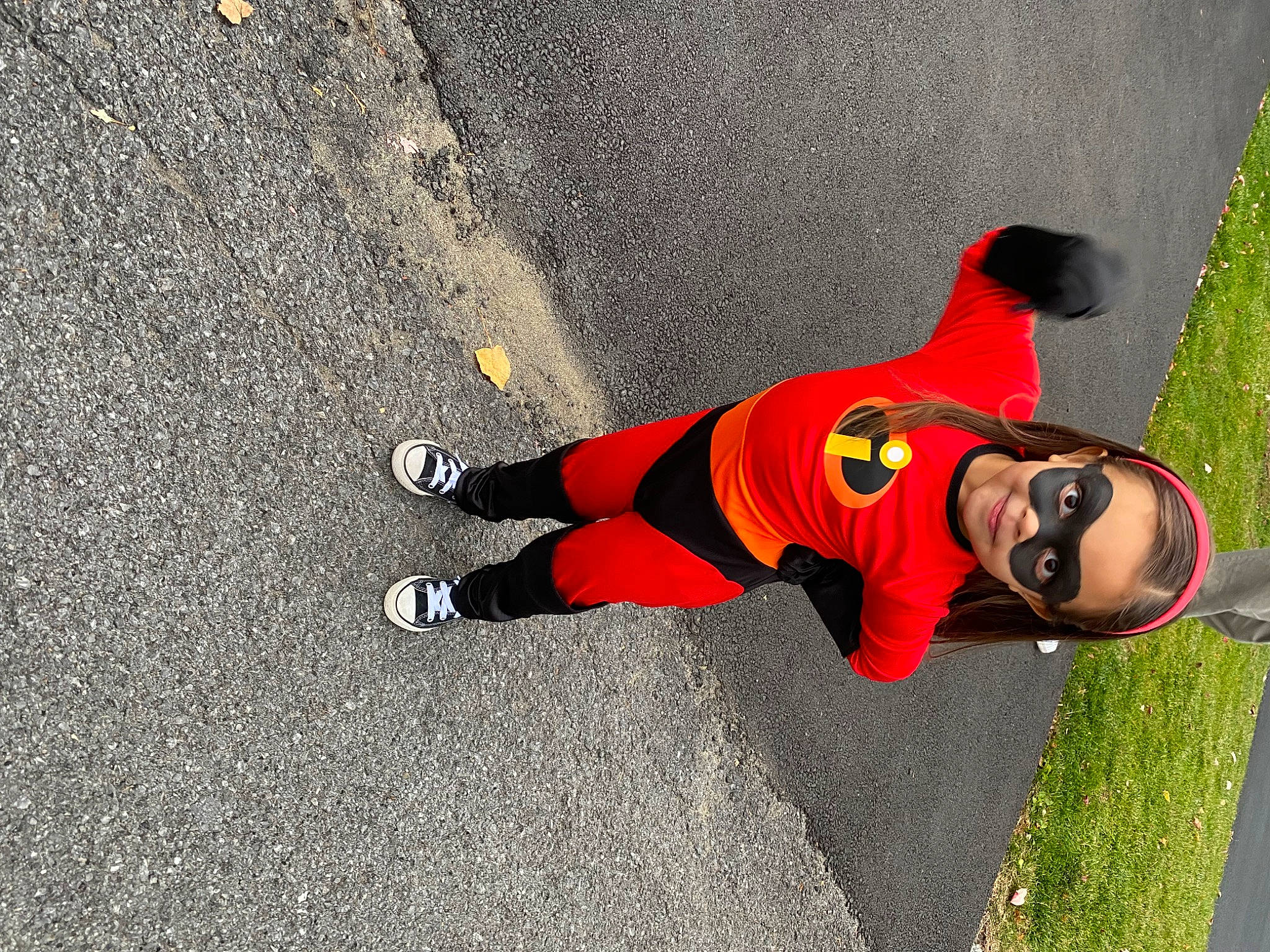 Khloe is registered to the contest to win money with this photo: asphalt, carmine, concrete, glove, grass, hat, human_leg, knee, person, personal_protective_equipment, player, road_surface, sports, sports_gear, sports_uniform, sportswear, sunglasses, t_shirt, tar, team_sport