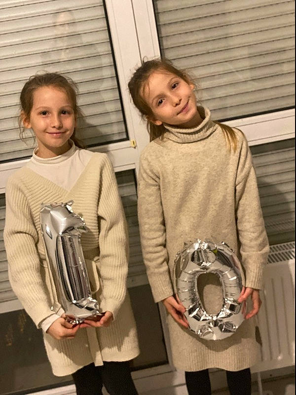 Shanna a rejoint le concours — aidez-le/la à gagner de superbes lots ! bag, belt, bronze_medal, collar, event, fashion_accessory, fashion_design, fun, happy, hoodie, jewellery, joy, medal, necklace, pattern, person, sleeve, smile, sportswear, t_shirt