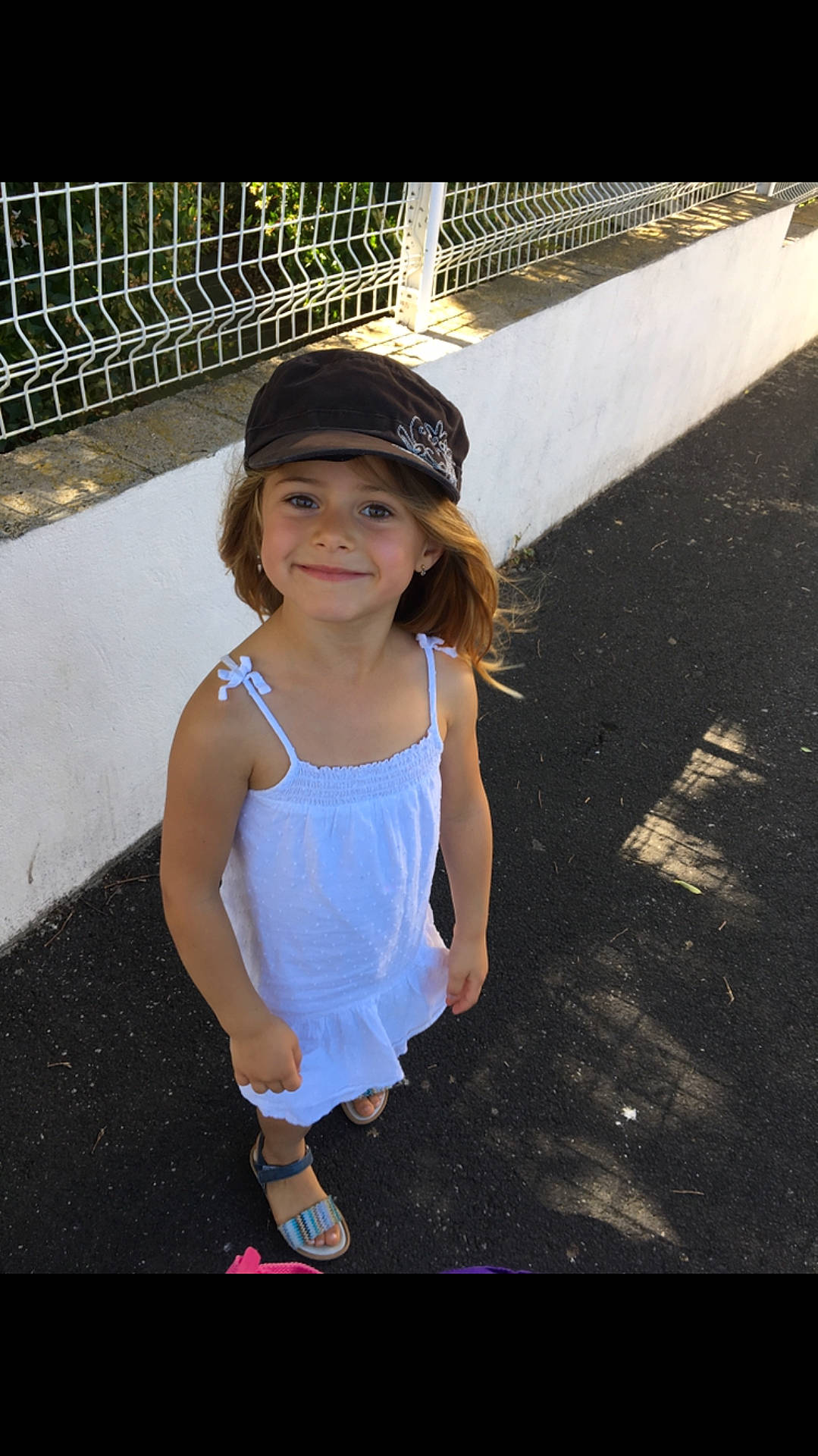 Charlie a rejoint le concours — aidez-le/la à gagner de superbes lots ! blue, child, day, emotion, eye, facial_expression, fun, girl, headgear, headwear, joy, lady, people, person, photograph, photography, sitting, skin, smile, snapshot