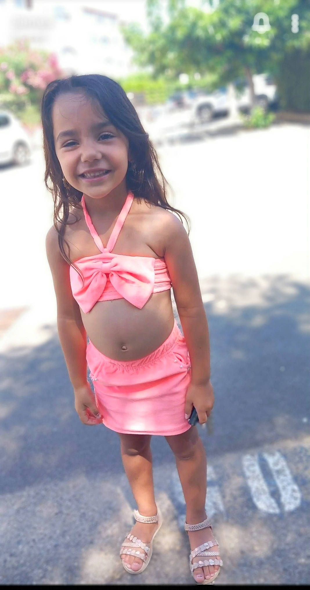 Jennah a rejoint le concours — aidez-le/la à gagner de superbes lots ! abdomen, brassiere, chest, eye, grass, happy, human_leg, joy, knee, leg, leisure, magenta, navel, person, pink, recreation, smile, swimwear, thigh, trunk