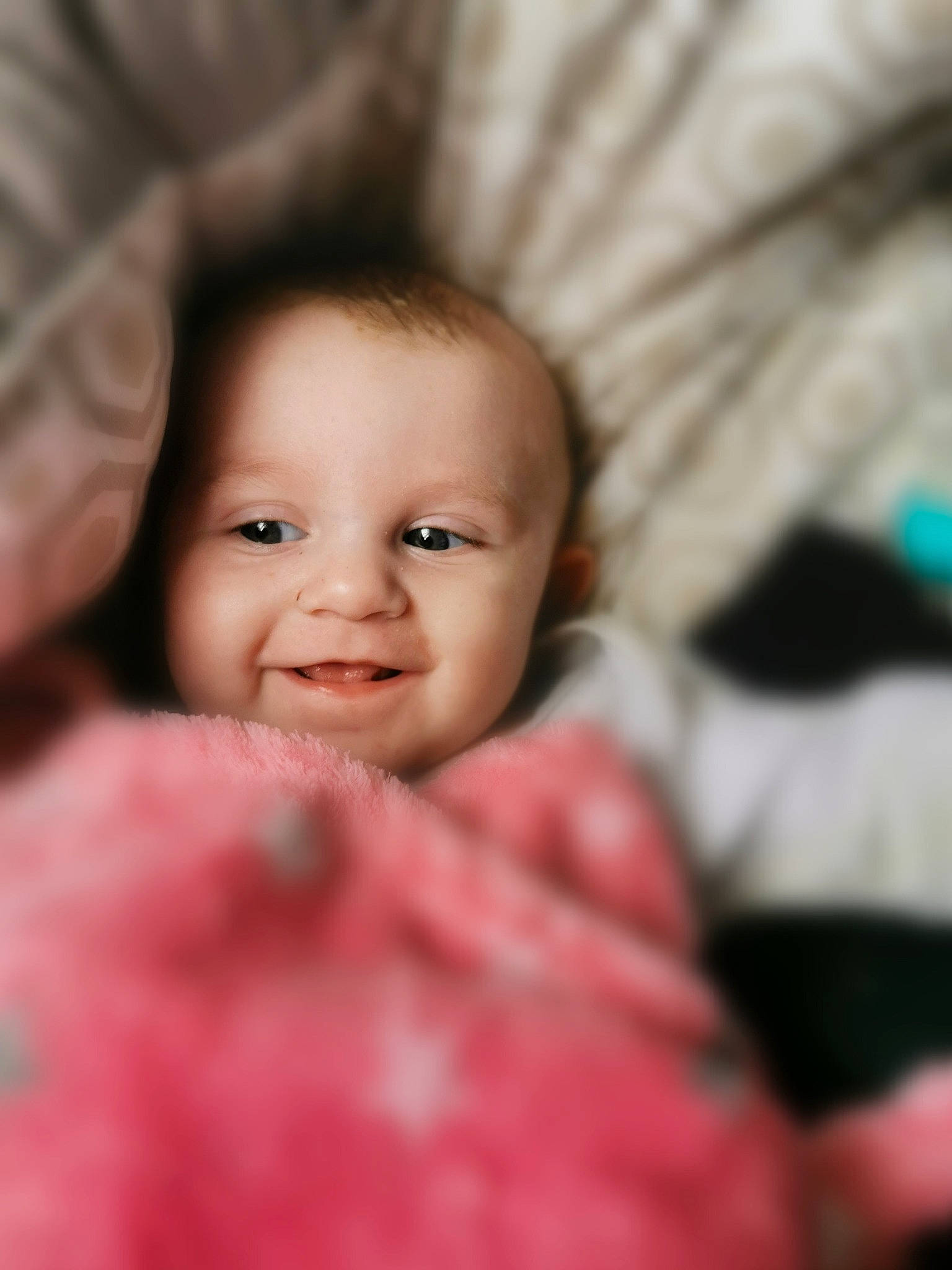 Cattalya participe au concours pour gagner de l'argent avec cette photo : baby, beauty, cheek, child, chin, close_up, eye, face, facial_expression, head, human, iris, lip, mouth, nose, person, pink, portrait_photography, skin, smile