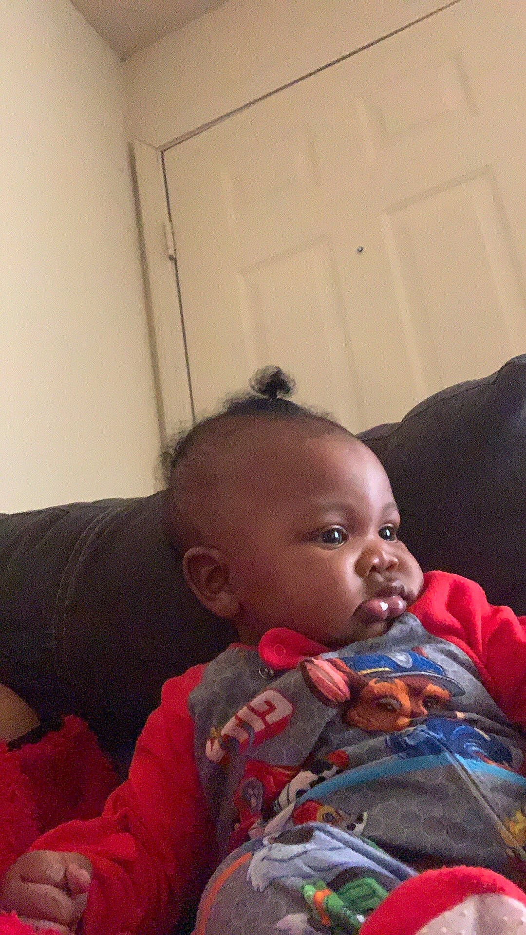 Daveon is registered to the contest to win money with this photo: baby, baby_toddler_clothing, carmine, cheek, chin, comfort, couch, door, ear, eye, fun, happy, iris, lip, mouth, nose, person, room, sitting, skin