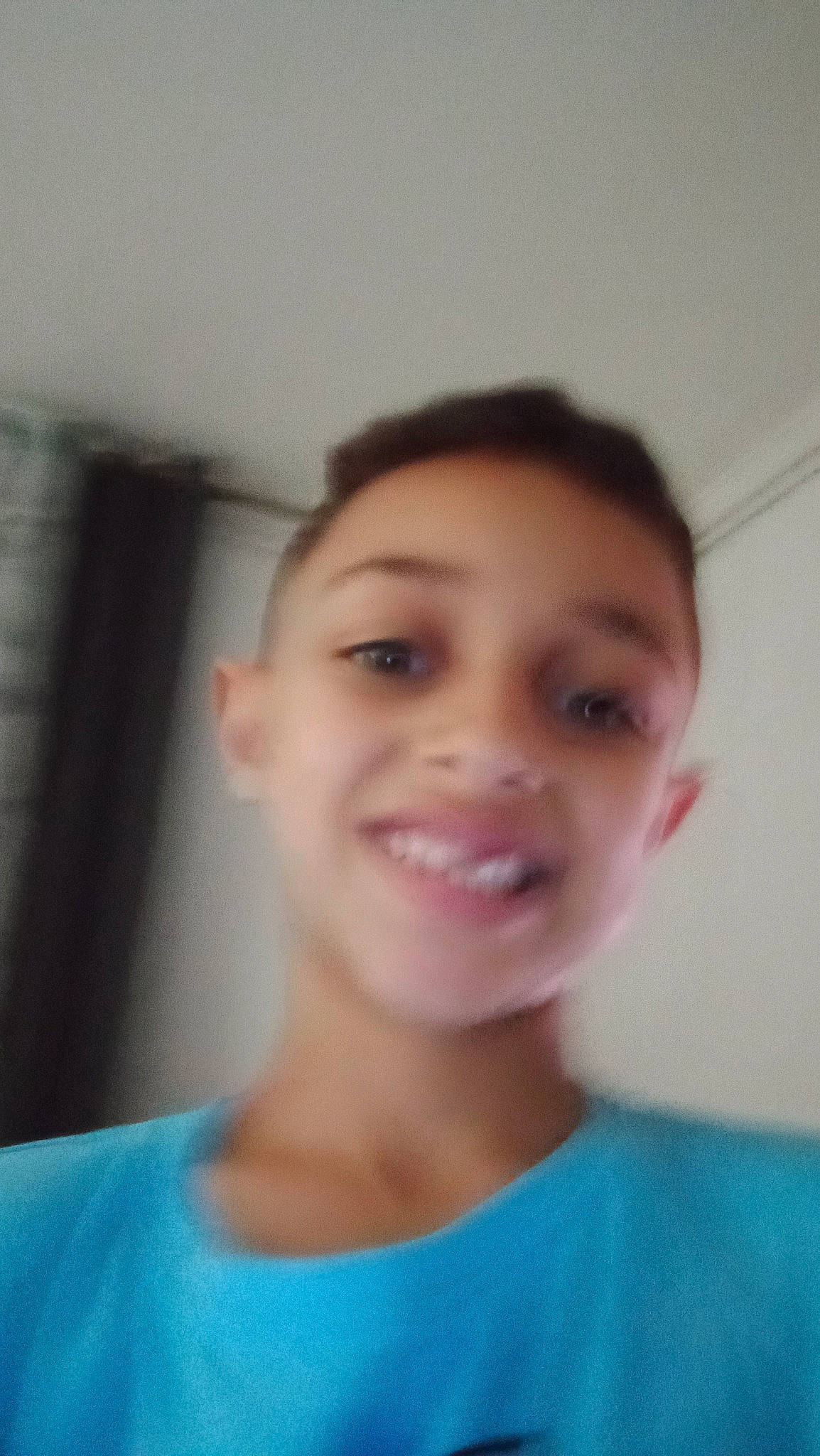 Rayan participe au concours pour gagner de l'argent avec cette photo : cheek, clothing, eye, eyebrow, eyelash, forehead, happy, iris, jaw, joy, lip, mouth, neck, nose, person, shoulder, skin, sleeve, smile, t_shirt