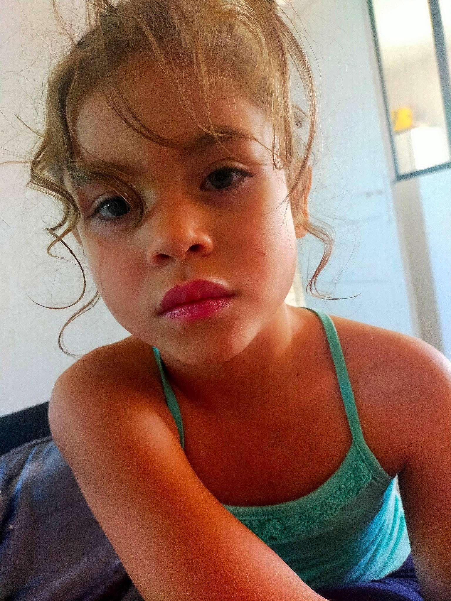 Elyna participe au concours pour gagner de l'argent avec cette photo : active_tank, blond, camisoles, cheek, chest, chin, eyebrow, eyelash, flash_photography, fun, hair, happy, human_body, jaw, lip, mouth, nose, person, skin, toddler