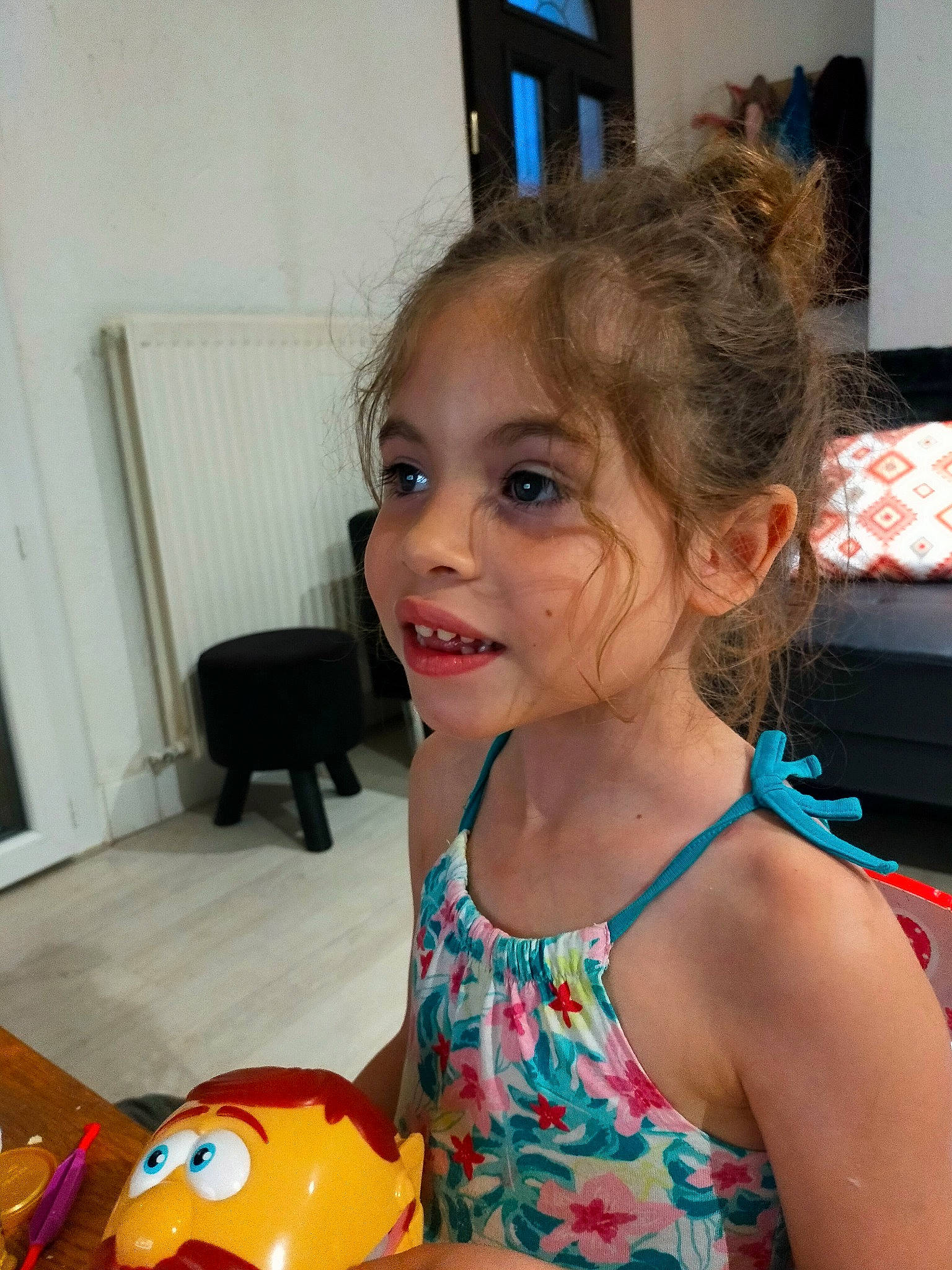 Elyna participe au concours pour gagner de l'argent avec cette photo : baby_playing_with_toys, baby_toys, chair, child, eye, fun, hairstyle, happy, joy, leisure, person, picture_frame, play, room, sitting, skin, smile, stuffed_toy, toddler, toy