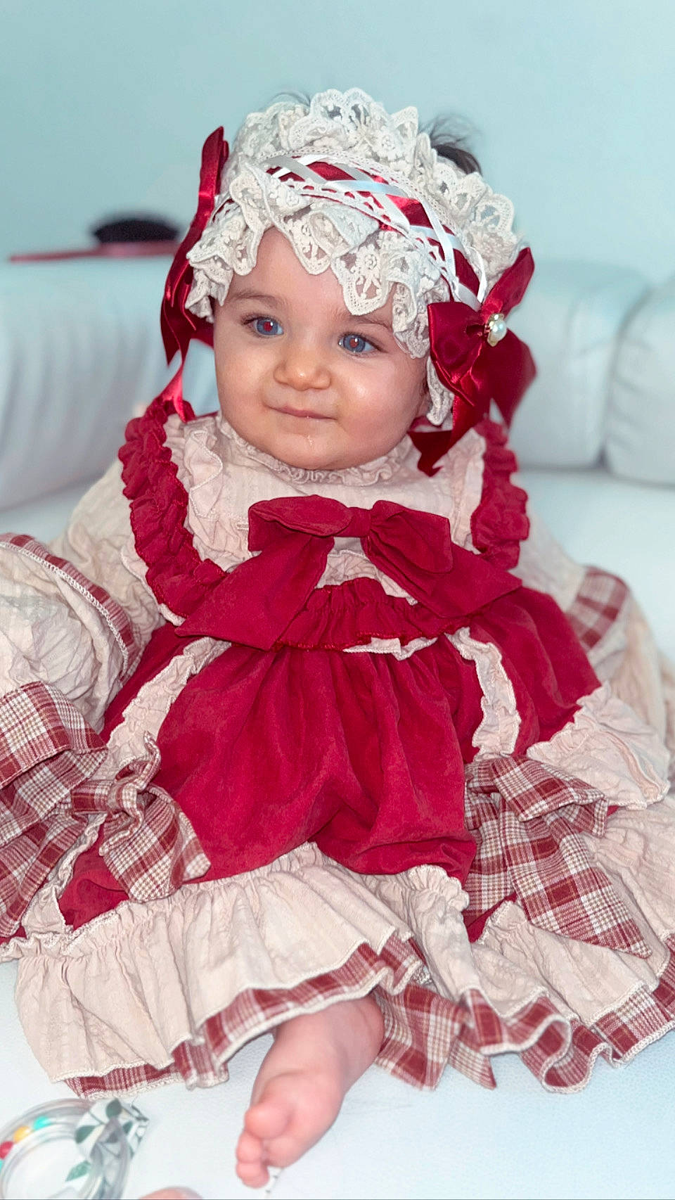 Keyli participe au concours pour gagner de l'argent avec cette photo : baby_toddler_clothing, cap, child, costume_hat, embellishment, event, fashion_accessory, fur, hair_accessory, happy, hat, headband, headpiece, headwear, magenta, outerwear, pattern, person, pink, sleeve