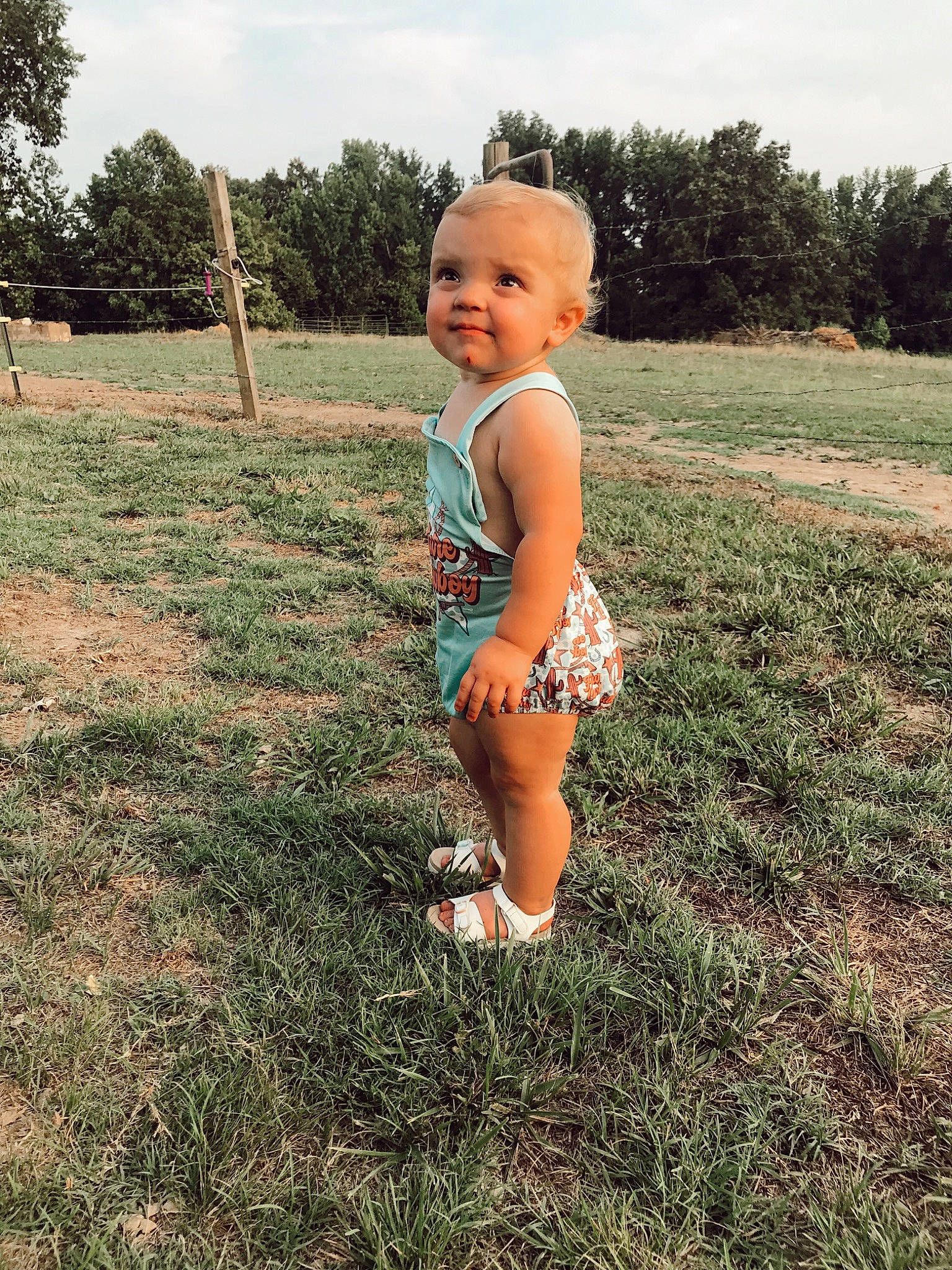 Jodee is registered to the contest to win money with this photo: baby_toddler_clothing, child, face, fun, grass, grass_family, grassland, happy, head, joy, landscape, leaf, leisure, meadow, people_in_nature, person, plant, sky, sunlight, thigh
