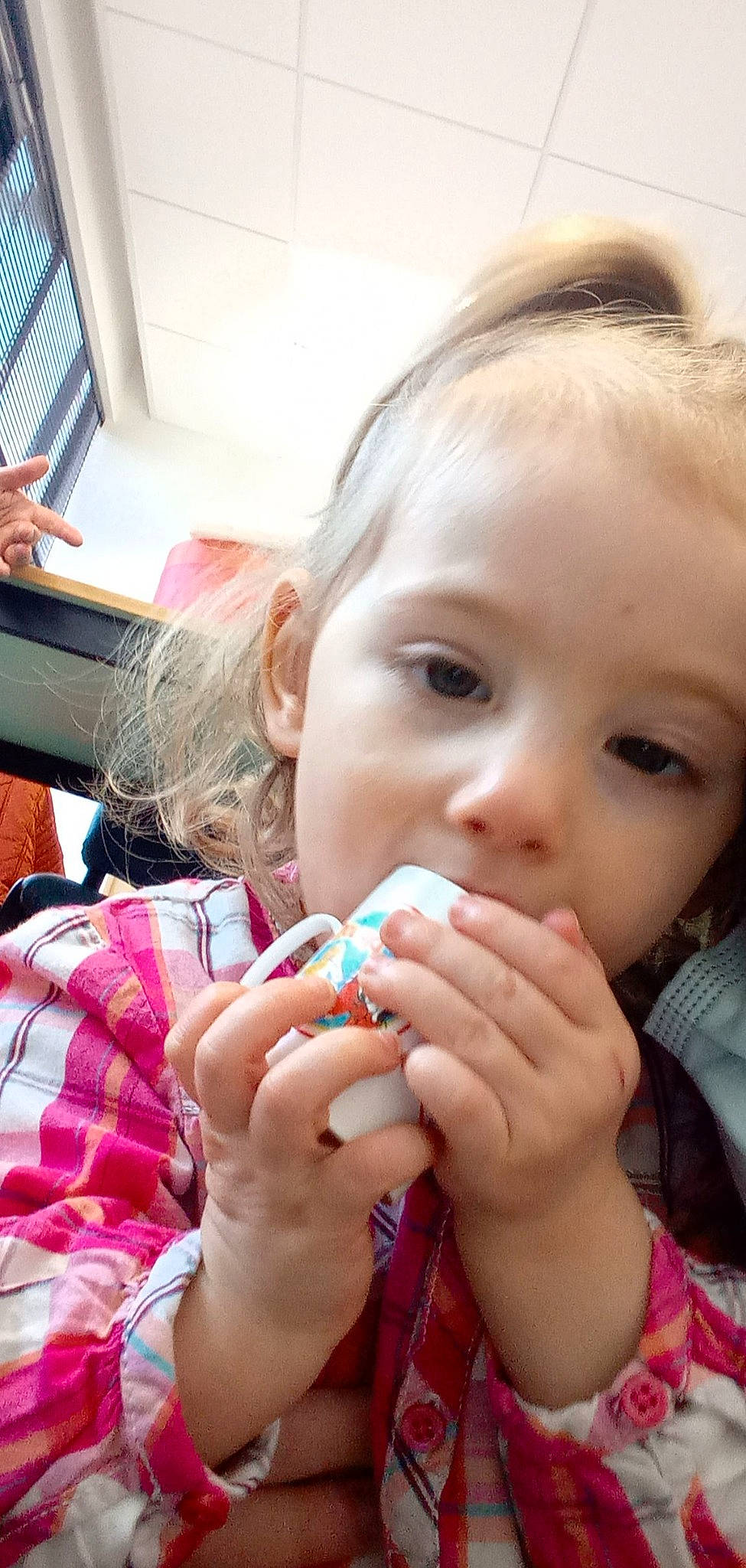 Lunaya a rejoint le concours — aidez-le/la à gagner de superbes lots ! baby_toddler_clothing, cheek, child, ear, eyelash, finger, fun, gesture, hand, happy, iris, lip, mouth, nail, nose, person, pink, skin, thumb, toddler