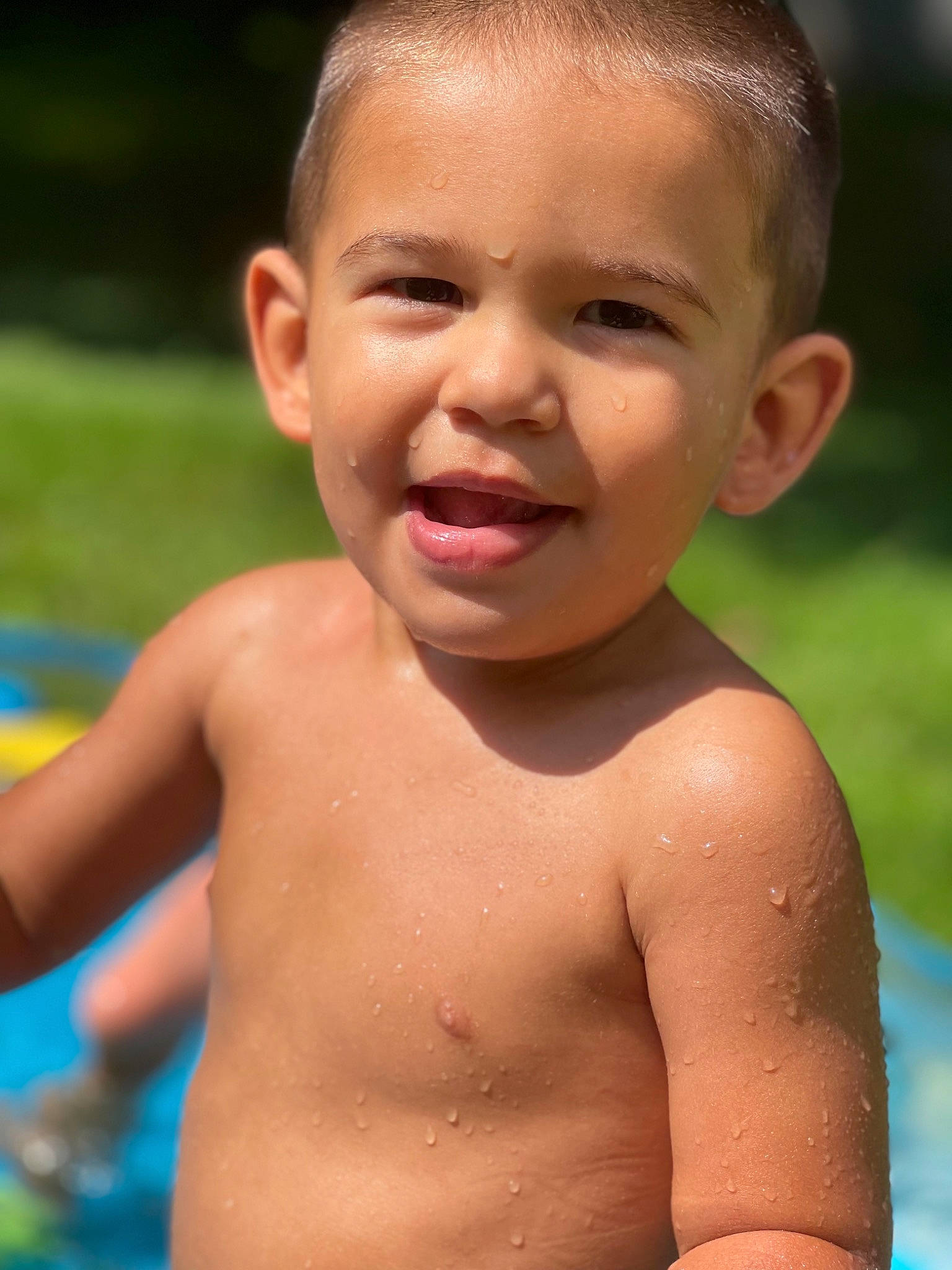 Kaisen Wayne is registered to the contest to win money with this photo: arm, cheek, chin, eye, eyebrow, face, facial_expression, forehead, hair, hairstyle, head, human_body, joint, lip, mouth, muscle, neck, nose, person, skin