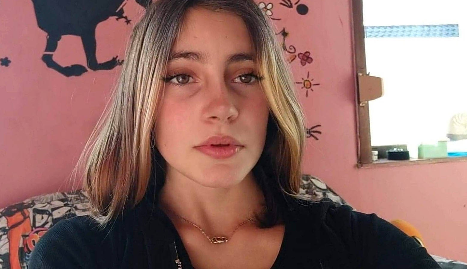 Maëna a rejoint le concours — aidez-le/la à gagner de superbes lots ! cheek, chin, ear, eye, eyebrow, eyelash, flash_photography, forehead, hair, human_body, iris, jaw, lip, mouth, neck, nose, organ, person, shoulder, skin