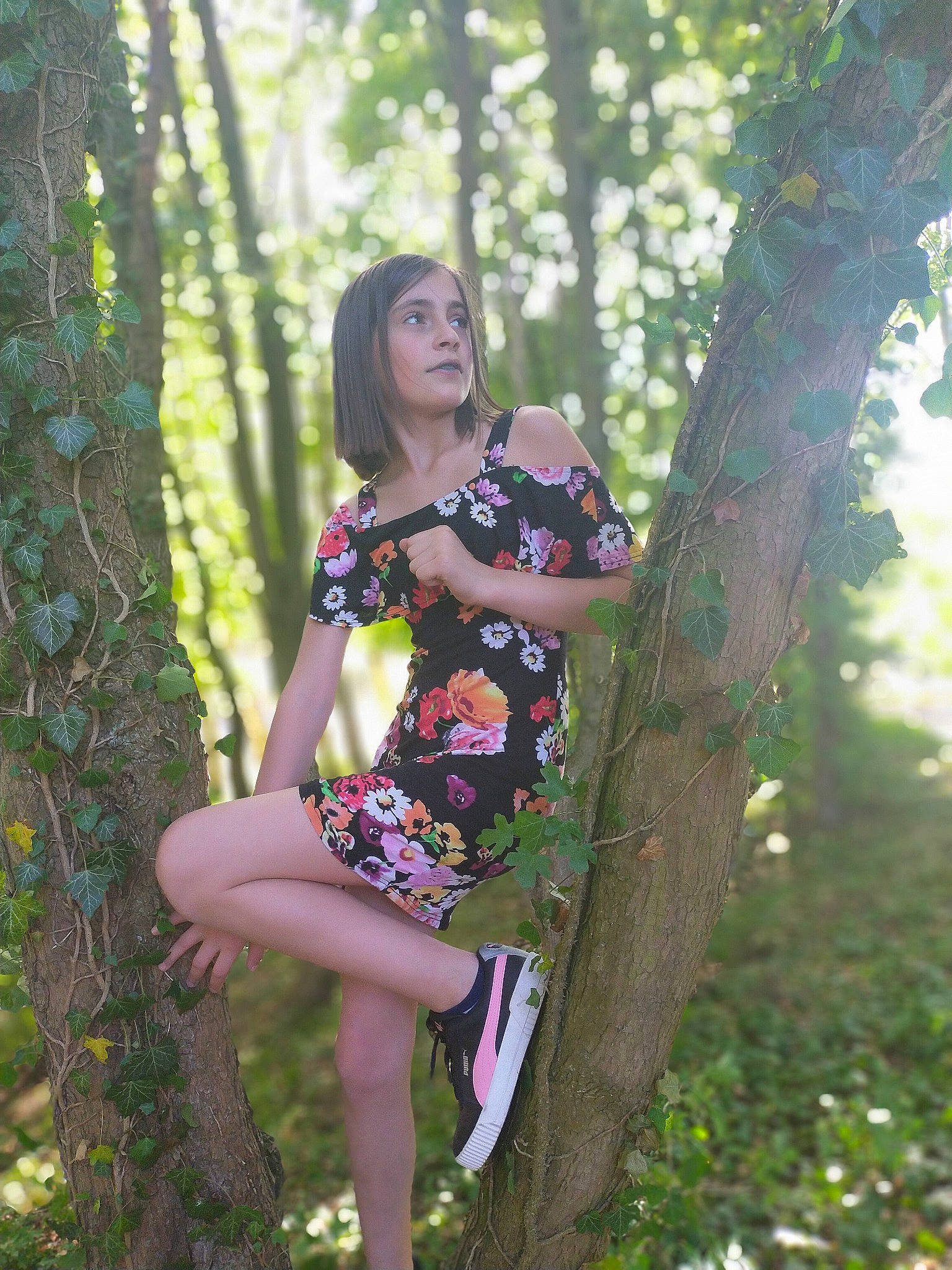 Maena participe au concours pour gagner de l'argent avec cette photo : beauty, botany, branch, dress, fashion, forest, leaf, leg, long_hair, natural_environment, people_in_nature, person, photo_shoot, photography, pink, plant, spring, summer, sunlight, tree