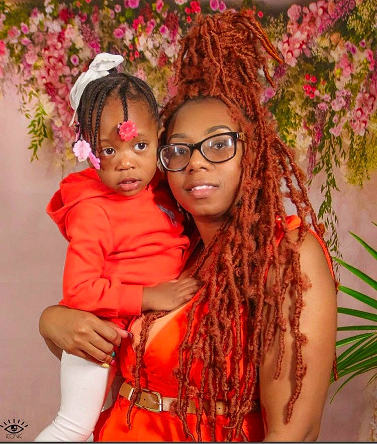 Paityn joined the competition — help win amazing prizes! beauty, event, eyewear, face, facial_expression, fashion, fawn, flower_arranging, fun, glasses, hairstyle, happy, headpiece, jewellery, magenta, necklace, people, people_in_nature, person, pink