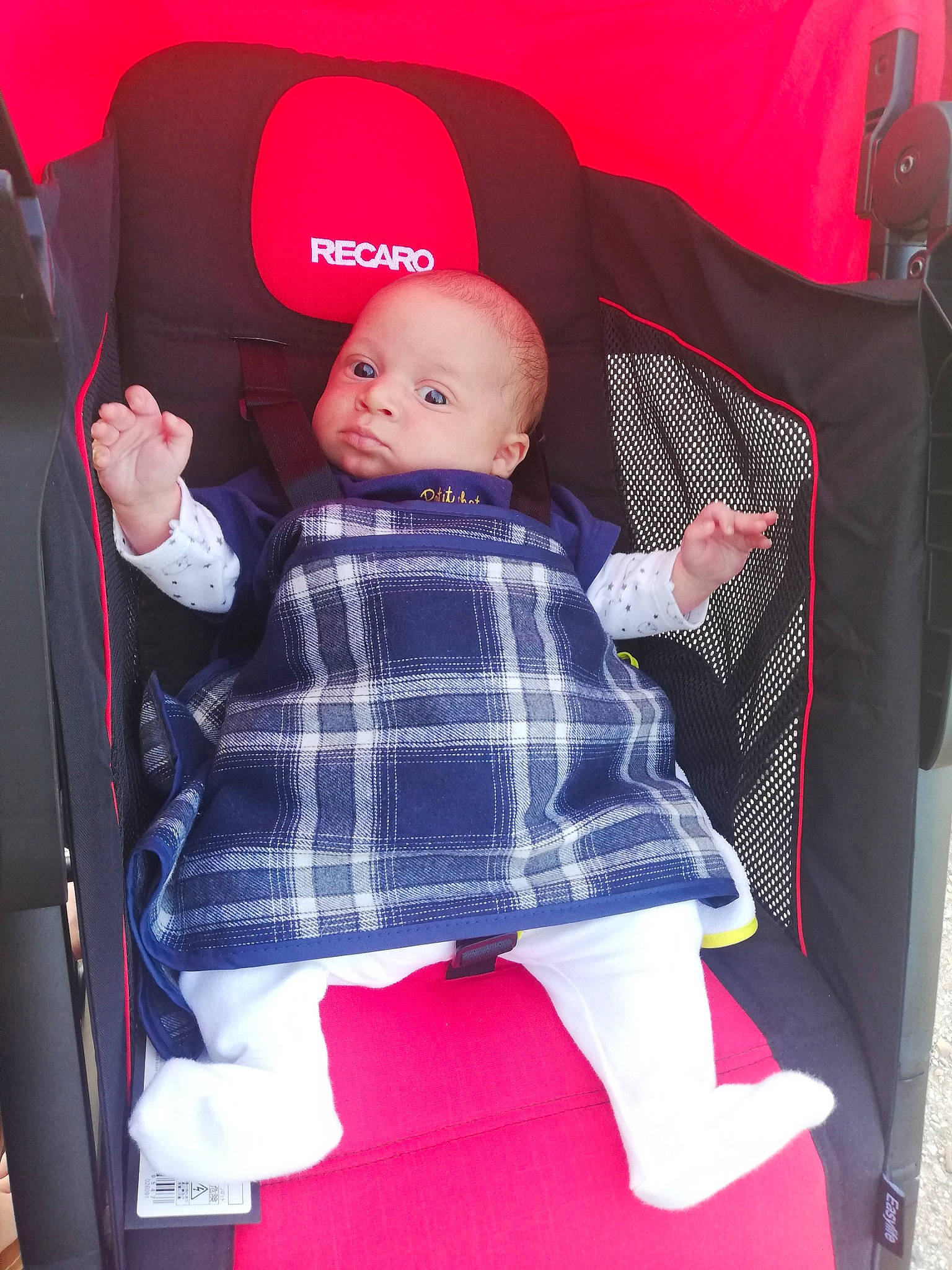 Samaël a rejoint le concours — aidez-le/la à gagner de superbes lots ! baby, baby_carriage, baby_products, car_seat, child, design, pattern, person, pink, plaid, product, tartan, textile, toddler