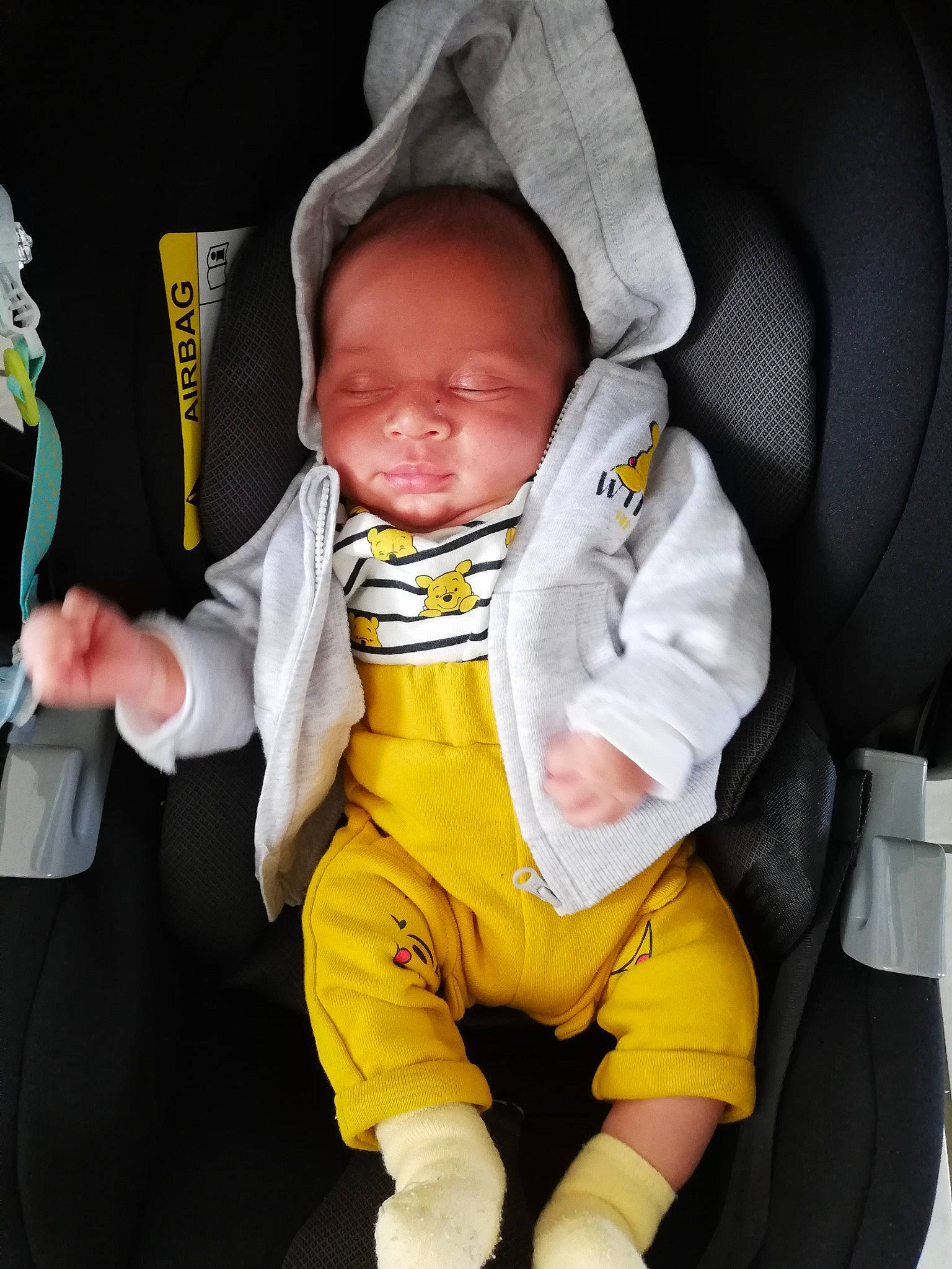 Samaël participe au concours pour gagner de l'argent avec cette photo : baby, baby_carriage, baby_in_car_seat, child, fun, outerwear, person, photography, product, toddler, yellow