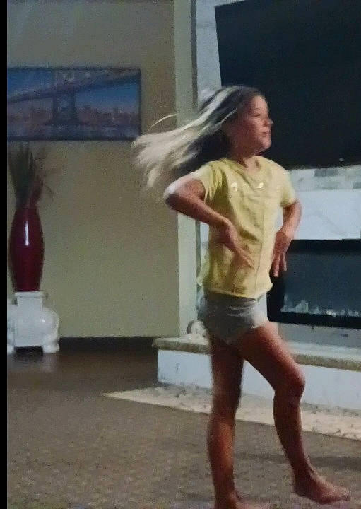 Amara joined the competition — help win amazing prizes! balance, barefoot, calf, entertainment, event, flooring, flowerpot, foot, fun, happy, human_leg, knee, leg, leisure, performing_arts, person, recreation, sportswear, thigh, vacation