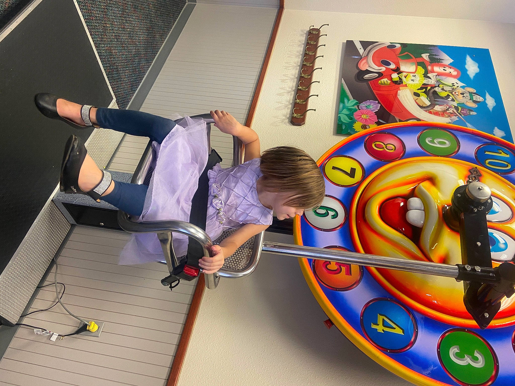Jeonna is registered to the contest to win money with this photo: adventure, art, artist, ceiling, child, circle, fun, leisure, person, play, recreation, room, t_shirt, tire, toddler, visual_arts, wheel