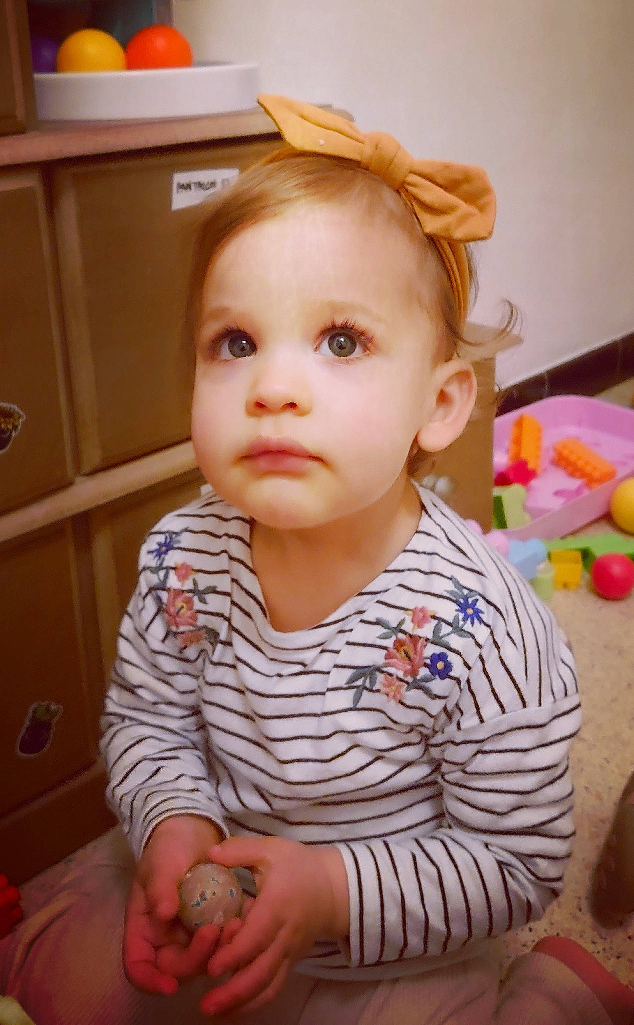 Alecia participe au concours pour gagner de l'argent avec cette photo : baby, baby_toddler_clothing, cheek, chin, eye, eyelash, face, facial_expression, fun, head, human_body, iris, lip, mouth, nose, person, skin, sleeve, standing, toddler