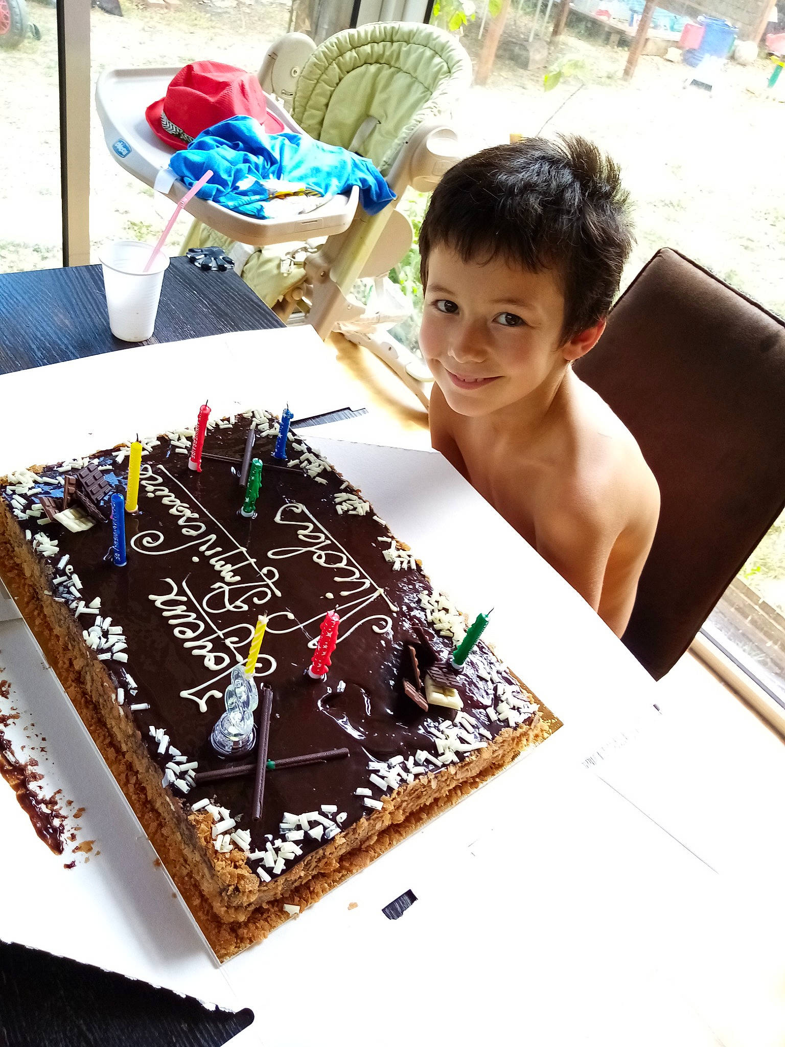 Nicolas a rejoint le concours — aidez-le/la à gagner de superbes lots ! baked_goods, baking, barechested, birthday, birthday_cake, birthday_candle, cake, cake_decorating, cake_decorating_supply, chocolate, chocolate_cake, confectionery, cuisine, dairy, dessert, food, joy, kuchen, party, person