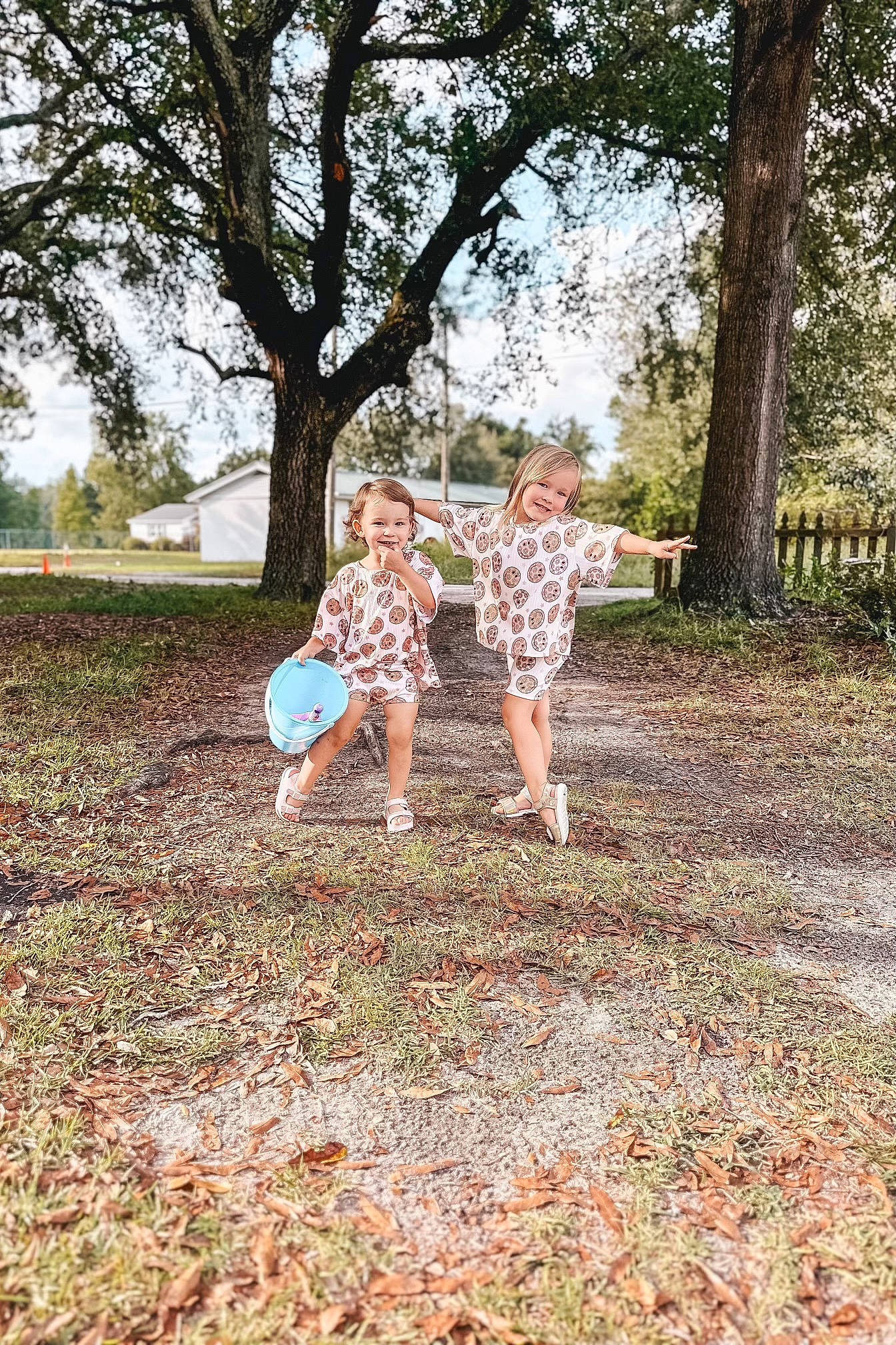 Laken is registered to the contest to win money with this photo: branch, deciduous, forest, fun, gesture, grass, happy, joy, landscape, leisure, mammal, pattern, people_in_nature, person, plant, recreation, soil, tints_and_shades, tree, trunk