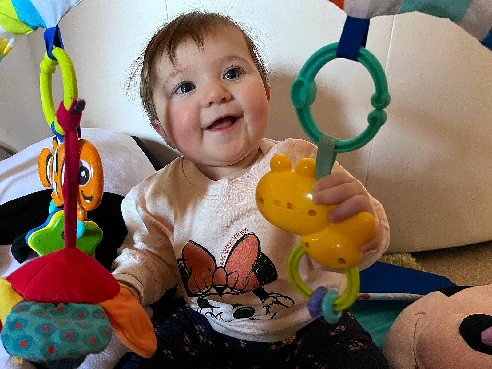 Lilyana participe au concours pour gagner de l'argent avec cette photo : baby, baby_playing_with_toys, baby_products, baby_toddler_clothing, baby_toys, cheek, child, event, facial_expression, fun, happy, party_supply, person, play, product, smile, snapshot, toddler, toy, white