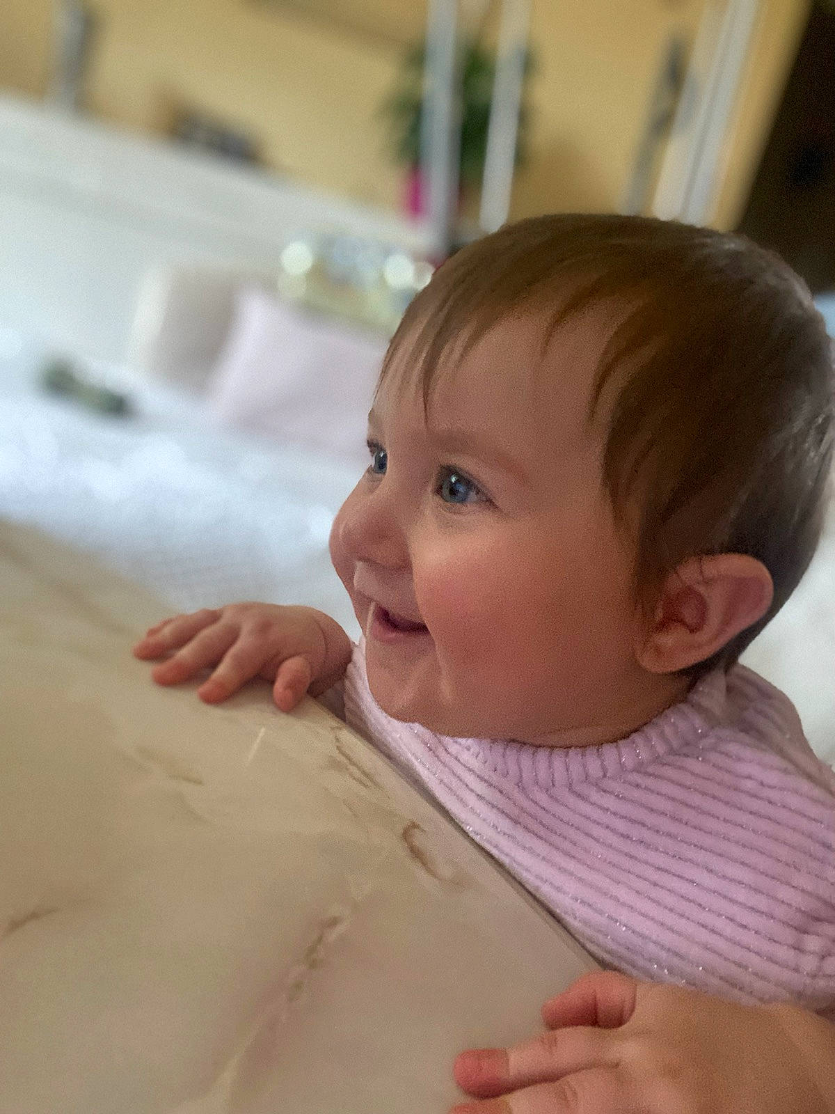 Lilyana a rejoint le concours — aidez-le/la à gagner de superbes lots ! baby, baby_toddler_clothing, cheek, child, comfort, ear, eyebrow, eyelash, finger, gesture, happy, lip, mouth, neck, nose, person, skin, sleeve, smile, thumb