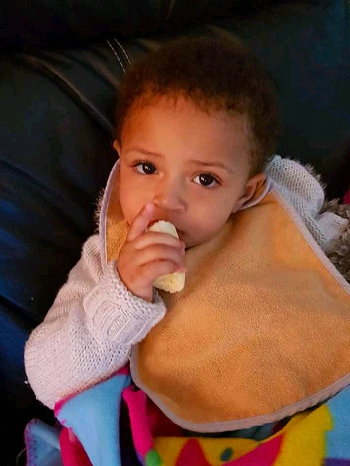 Fayna a rejoint le concours — aidez-le/la à gagner de superbes lots ! baby, cheek, child, eye, face, finger, lip, mouth, nose, person, skin, toddler