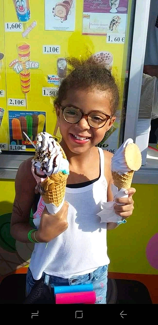 Tanya participe au concours pour gagner de l'argent avec cette photo : cuisine, dessert, dondurma, food, frozen_dessert, ice_cream, ice_cream_cone, joy, person, soft_serve_ice_creams, sorbetes