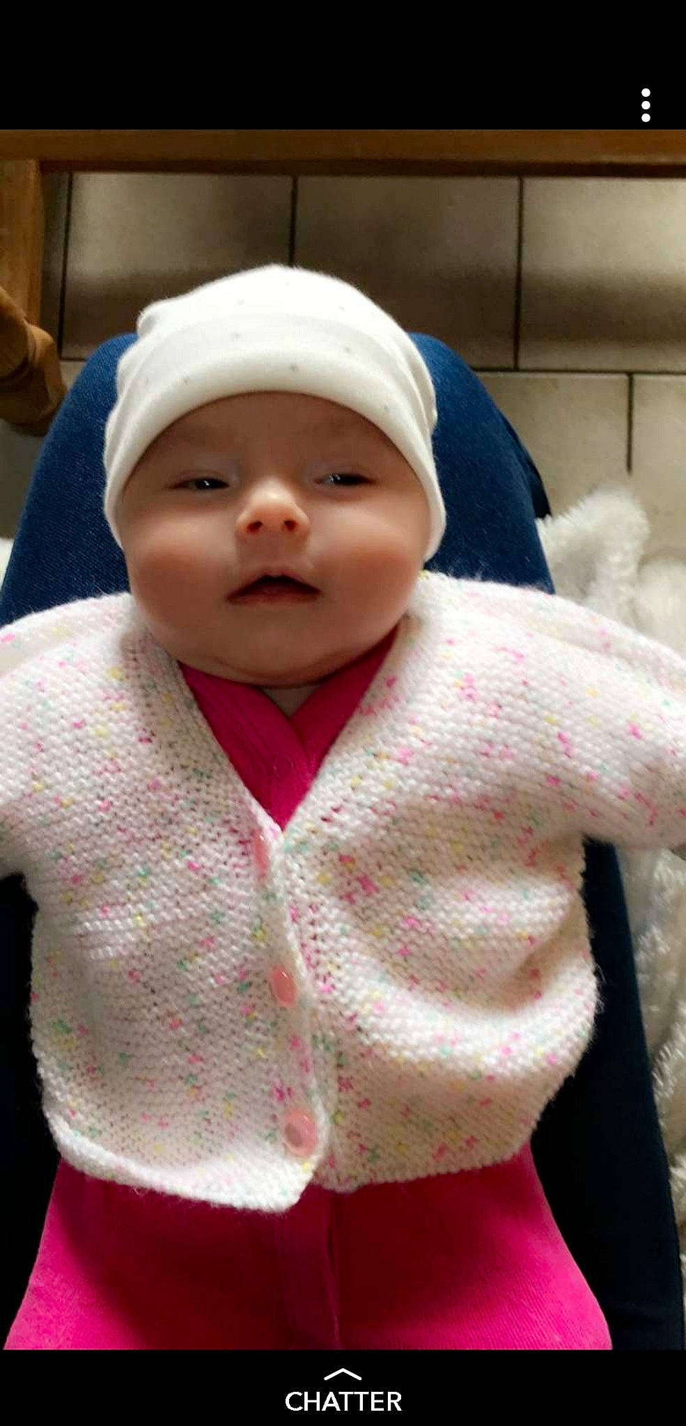 Lesly a rejoint le concours — aidez-le/la à gagner de superbes lots ! baby, cheek, child, headgear, headwear, outerwear, person, pink, skin, textile, toddler, wool