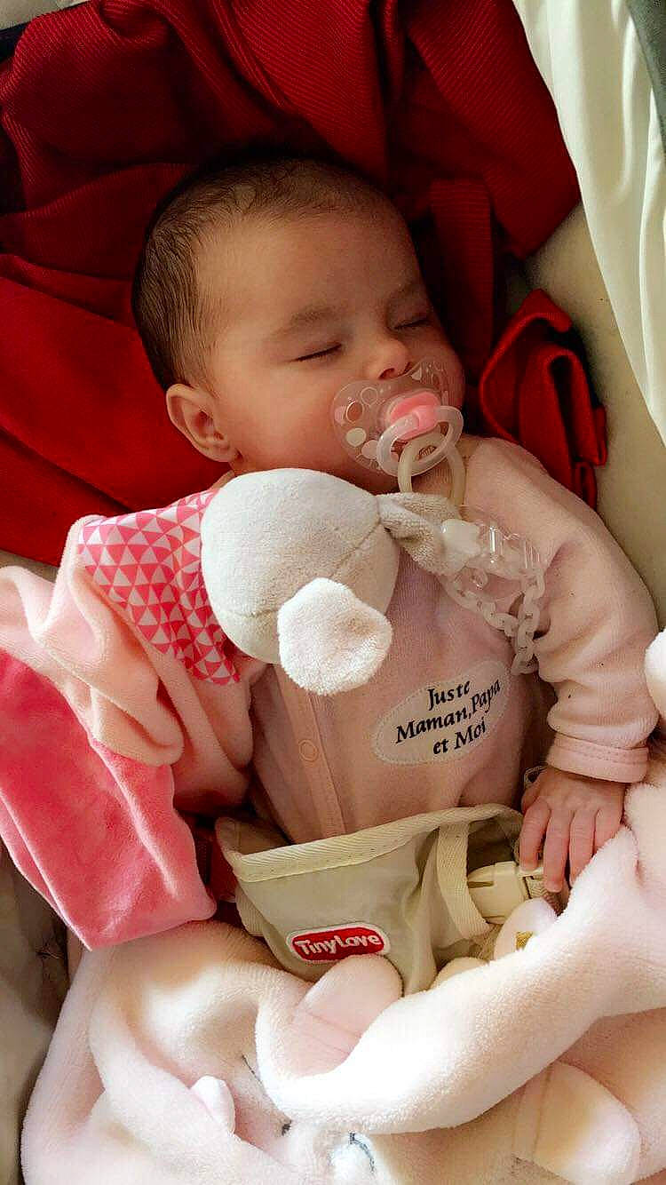 Lesly a rejoint le concours — aidez-le/la à gagner de superbes lots ! baby, baby_products, child, mouth, person, product, sleep, toddler
