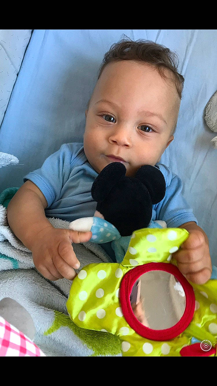 Mehdi a rejoint le concours — aidez-le/la à gagner de superbes lots ! baby, baby_playing_with_toys, baby_products, baby_toys, child, person, play, skin, toddler, toy, tummy_time