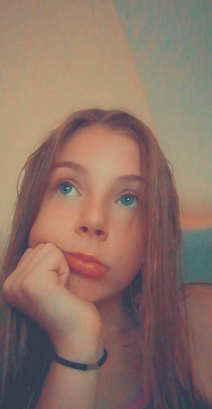 Yasmine participe au concours pour gagner de l'argent avec cette photo : beauty, blond, brown_hair, cheek, chin, eye, eyebrow, eyelash, face, forehead, hair, hairstyle, head, jaw, lip, long_hair, mouth, nose, person, selfie