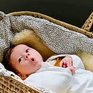 Nelya Ayline a rejoint le concours — aidez-le/la à gagner de superbes lots ! baby, infant, basket, blanket, woven, cozy, expression, face, cute, indoors, soft, child, newborn, lying_down, patterned, hands, head, white_clothing, floor, home