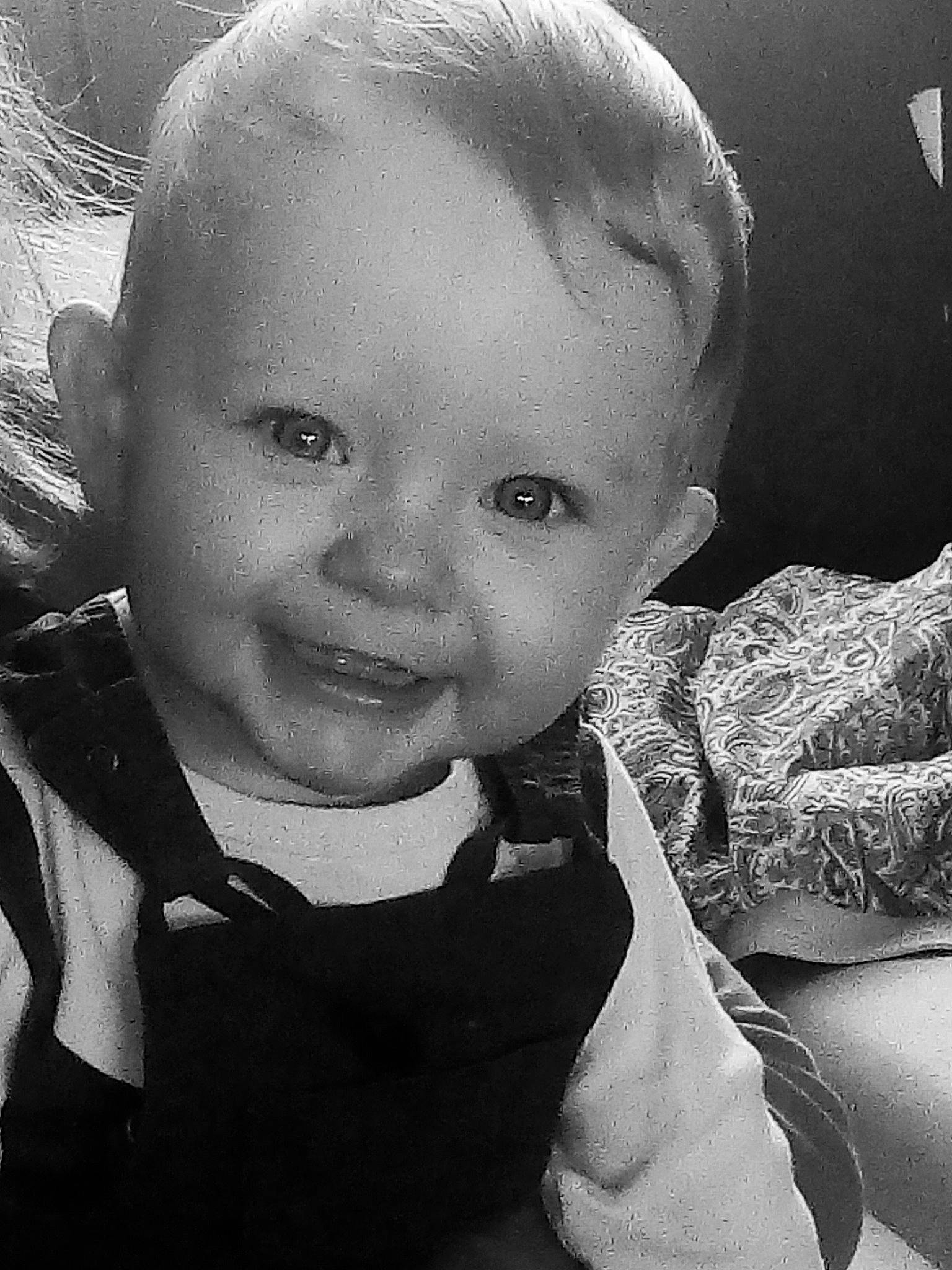 Lucas a rejoint le concours — aidez-le/la à gagner de superbes lots ! baby, black, black_and_white, cheek, child, eye, face, forehead, head, joy, lip, monochrome, monochrome_photography, nose, people, person, photograph, photography, portrait, skin