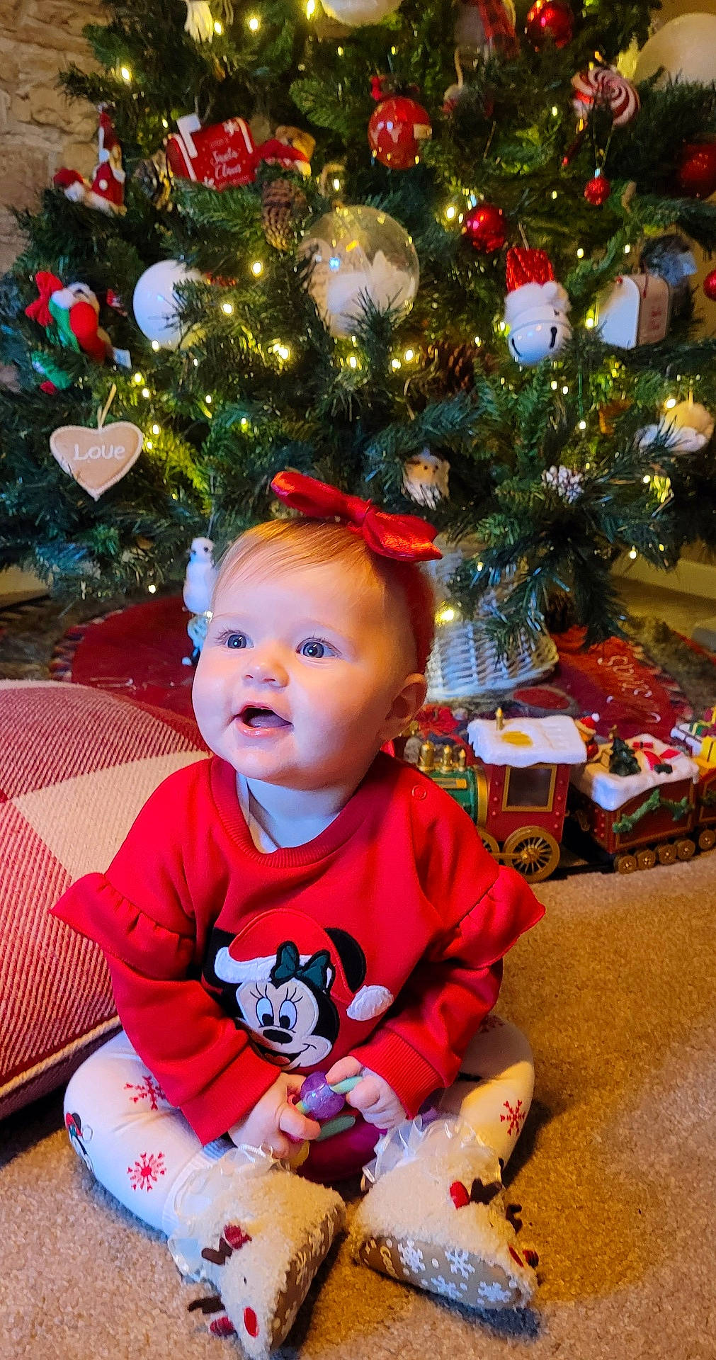 accessories, architecture, baby, building, couch, face, fir, furniture, head, indoors, lighting, livingroom, machine, person, photography, plant, portrait, room, tree, wheel