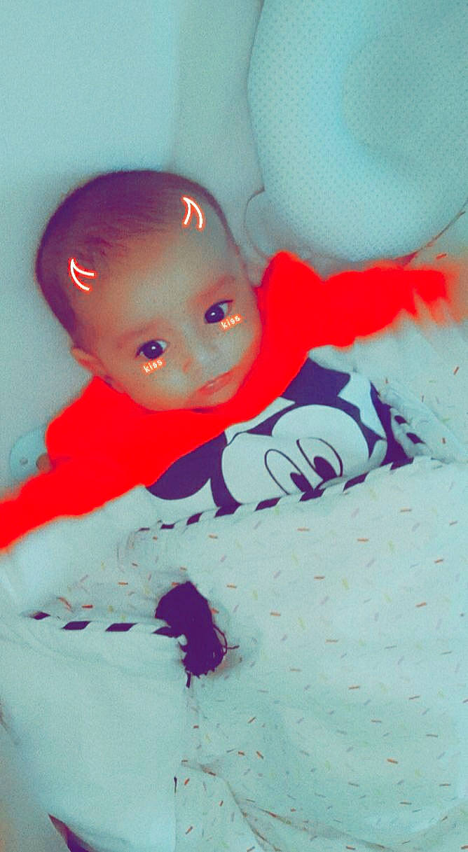 Brandon participe au concours pour gagner de l'argent avec cette photo : baby, baby_toddler_clothing, carmine, cheek, child, doll, electric_blue, fictional_character, fun, linens, magenta, paint, pattern, person, pink, plastic, room, sitting, sleeve, toddler