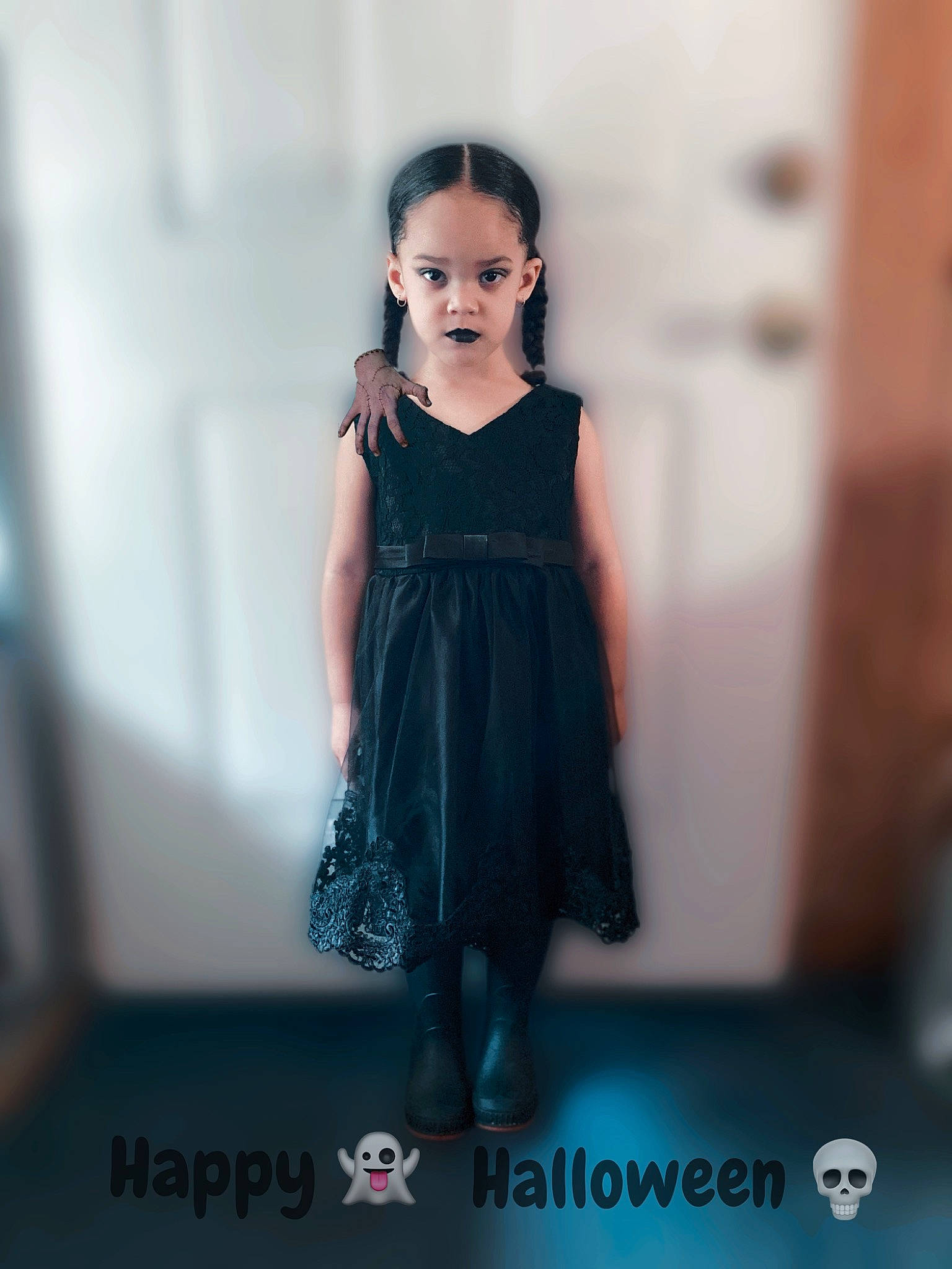 Xiomara is registered to the contest to win money with this photo: cocktail_dress, day_dress, dress, electric_blue, event, fashion_design, fashion_model, flash_photography, formal_wear, happy, human_leg, jewellery, knee, long_hair, neck, one_piece_garment, pattern, person, sleeve, toddler