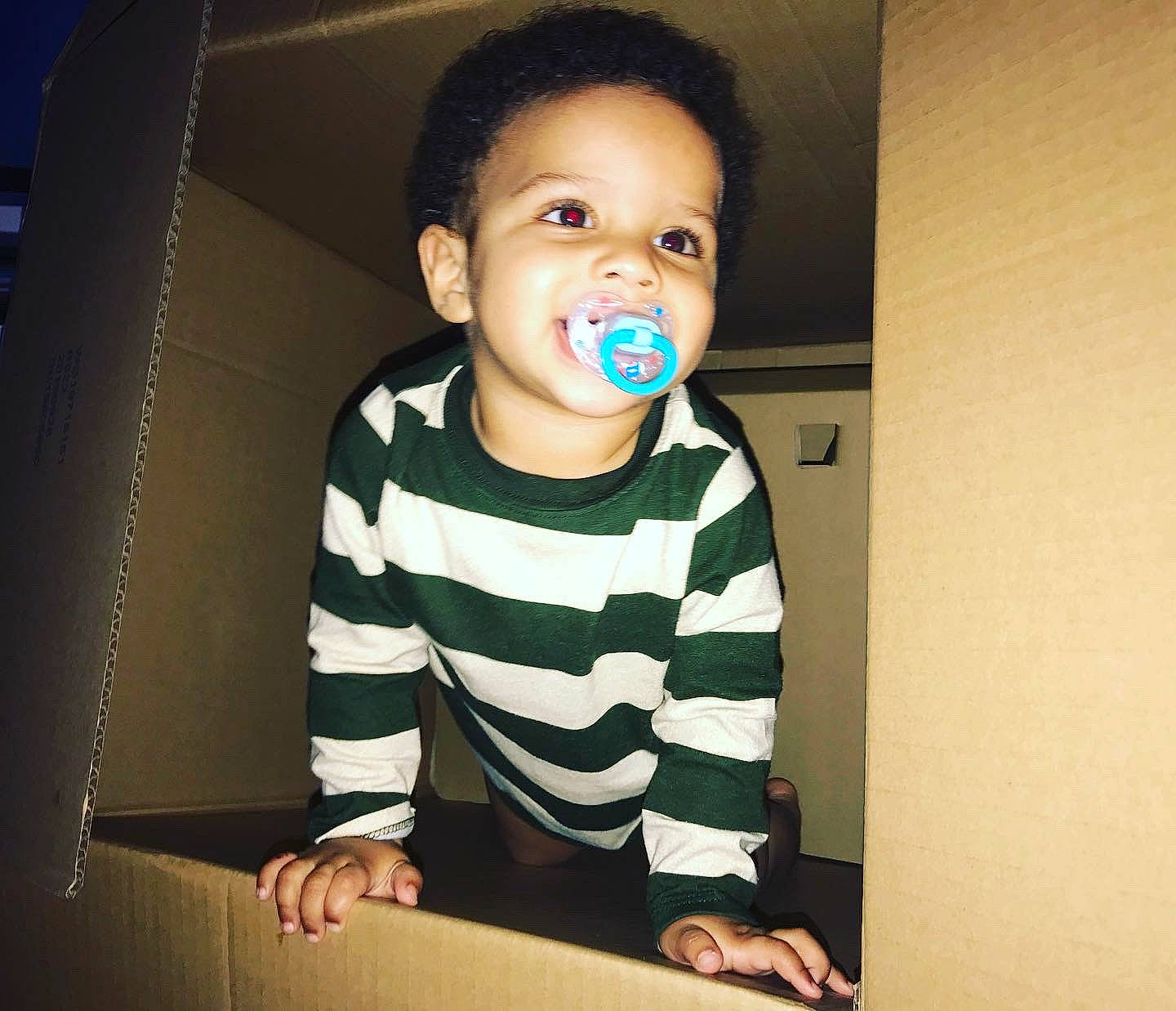 Fred is registered to the contest to win money with this photo: baby, cheek, child, cloud, cool, eye, face, facial_expression, forehead, happy, head, joy, laugh, mouth, nose, person, selfie, smile, square, t_shirt