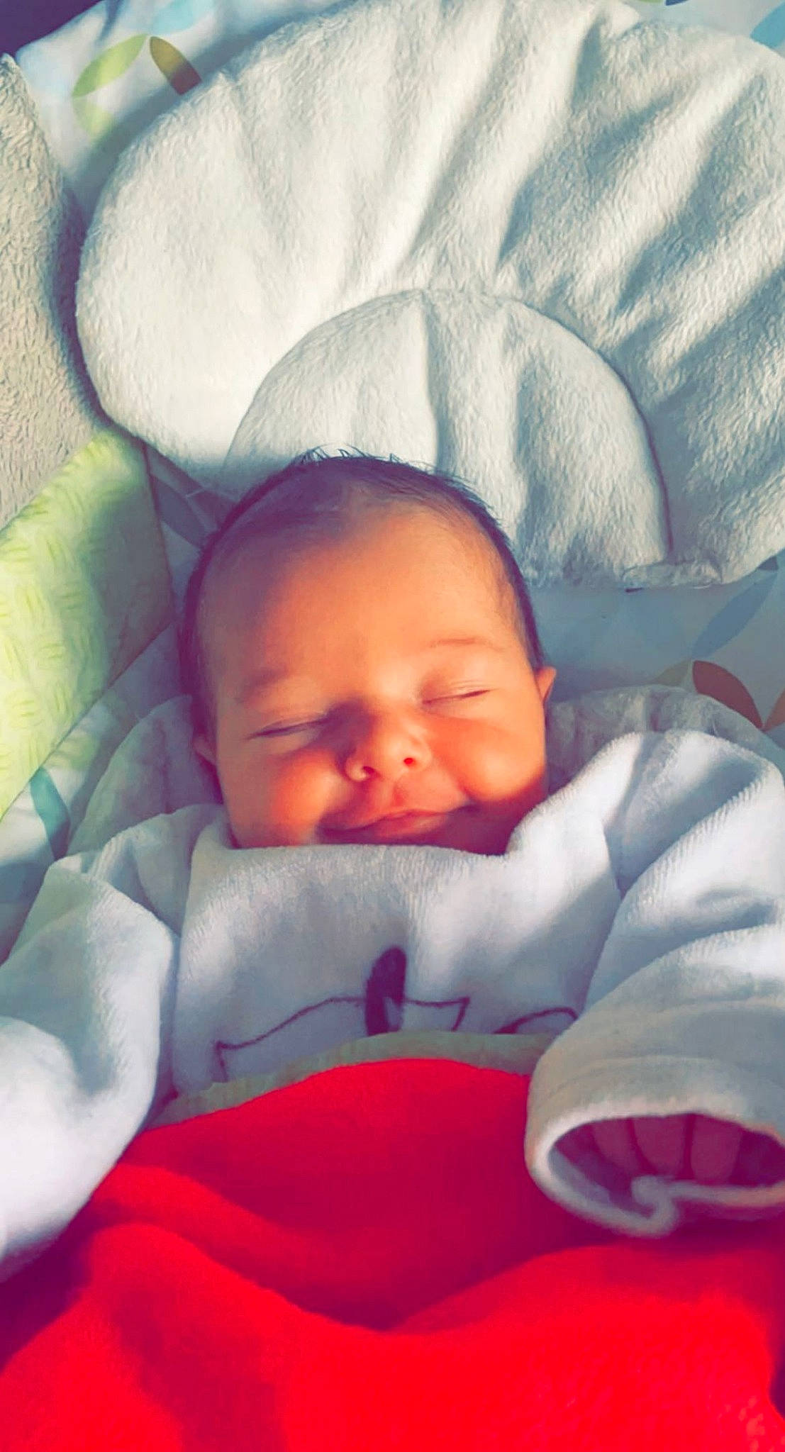 Maya a rejoint le concours — aidez-le/la à gagner de superbes lots ! baby, baby_sleeping, baby_toddler_clothing, bedtime, carmine, cheek, child, comfort, fun, happy, head, linens, mouth, nose, person, product, room, skin, smile, textile