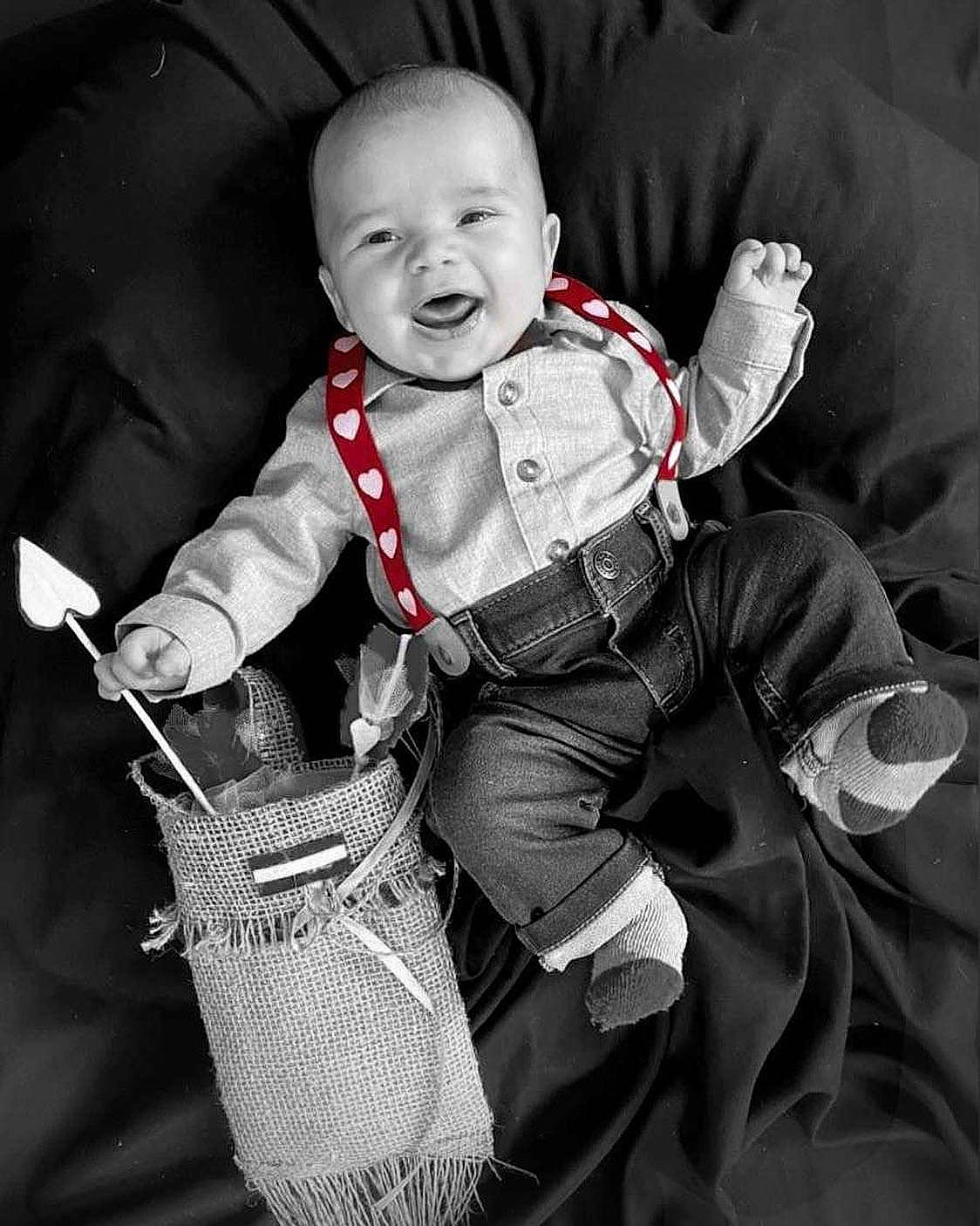 Vidal is registered to the contest to win money with this photo: baby, baby_toddler_clothing, black_and_white, collar, comfort, cool, eye, face, finger, flash_photography, gesture, hand, happy, head, monochrome_photography, person, sleeve, smile, style, textile