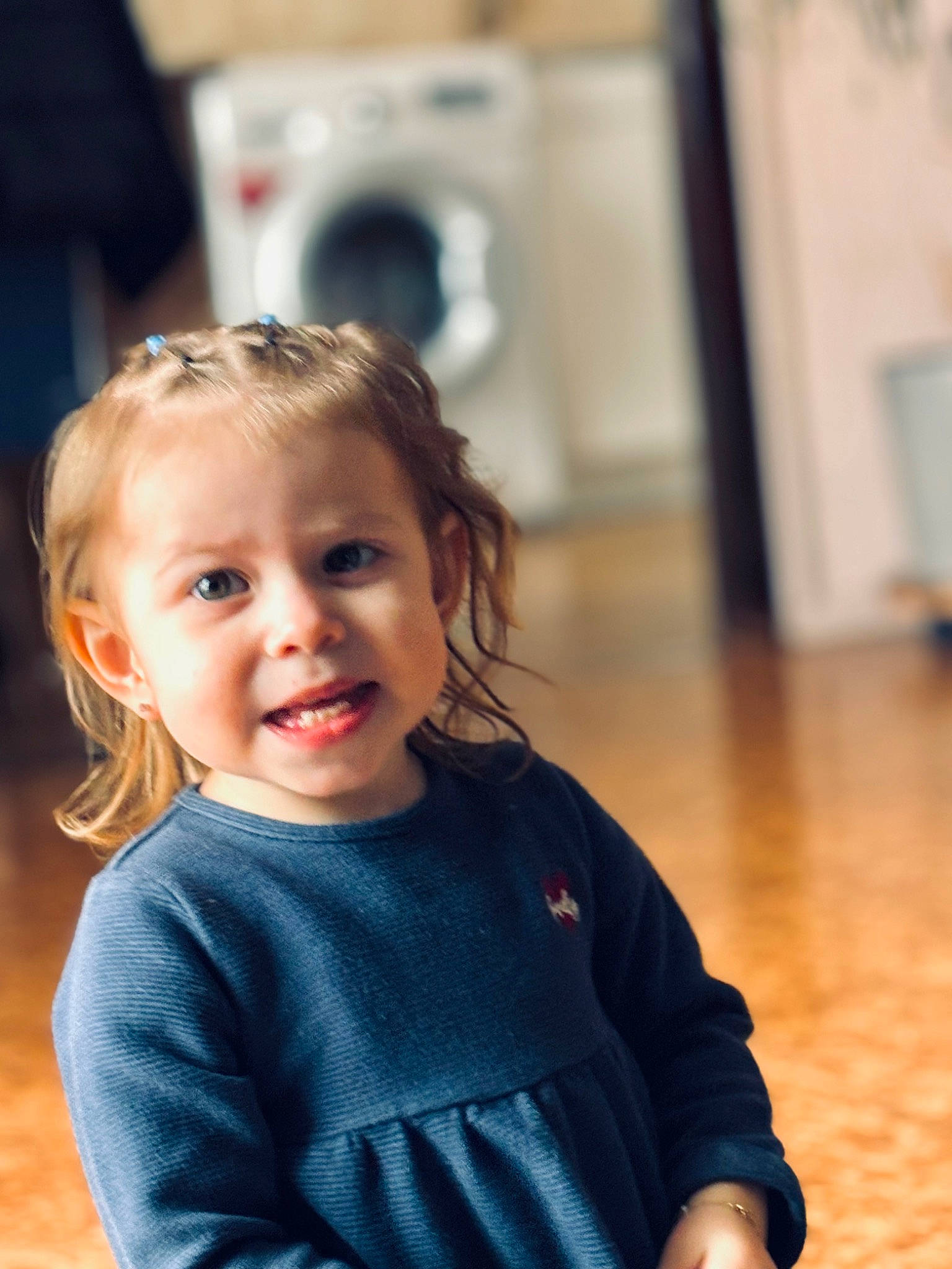 Cléa a rejoint le concours — aidez-le/la à gagner de superbes lots ! arm, baby_toddler_clothing, cheek, child, chin, flash_photography, flooring, hair, hairstyle, happy, iris, joint, organ, person, photograph, shoulder, skin, sleeve, standing, toddler