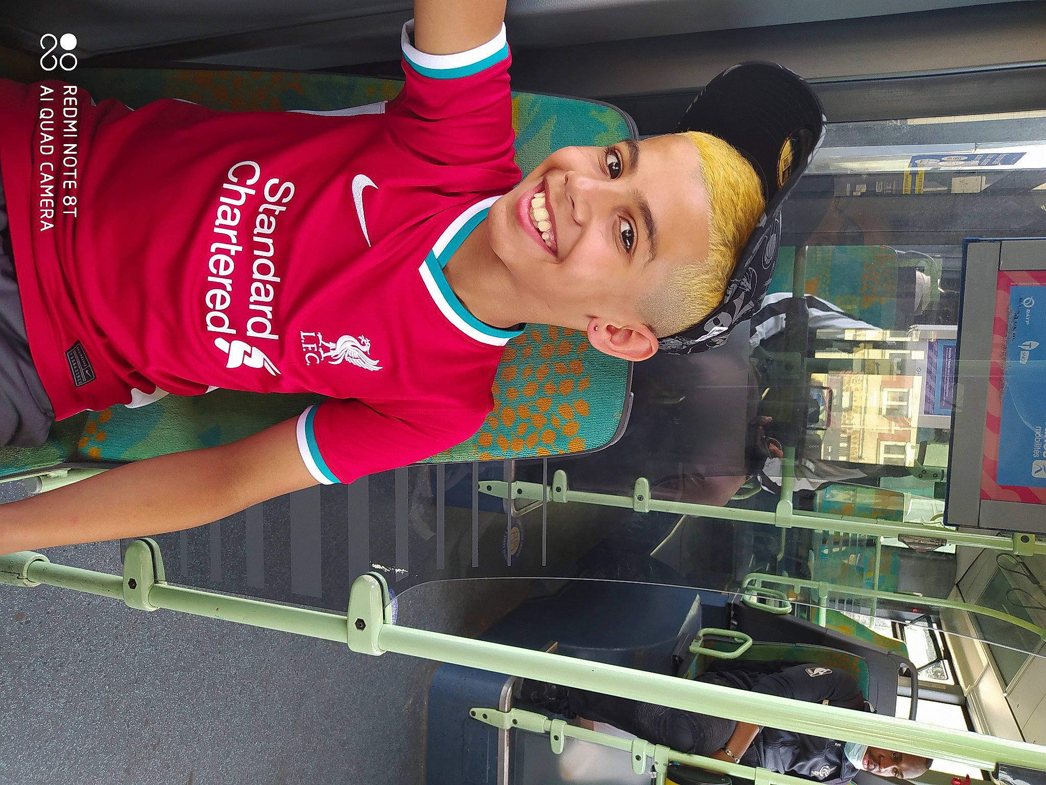 Younes participe au concours pour gagner de l'argent avec cette photo : athlete, baseball_cap, championship, chest, competition, competition_event, engineering, human_leg, jersey, joy, machine, person, player, racketlon, racquet_sport, shorts, smile, sports, sports_equipment, sports_uniform