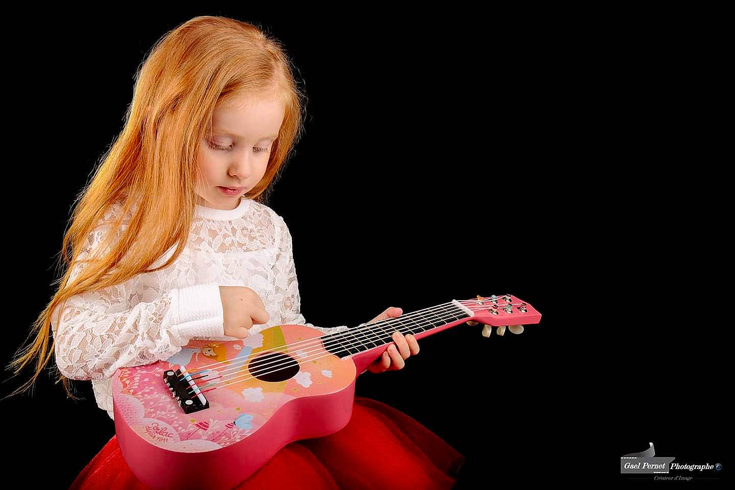 Stacy participe au concours pour gagner de l'argent avec cette photo : acoustic_electric_guitar, acoustic_guitar, bass_guitar, electric_guitar, guitar, guitar_accessory, guitarist, jazz_guitarist, music, music_artist, musical_instrument, musical_instrument_accessory, musician, performance, performing_arts, person, plucked_string_instruments, string_instrument, string_instrument_accessory, ukulele