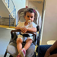 Victoria a rejoint le concours — aidez-le/la à gagner de superbes lots ! adult, architecture, building, child, clothing, face, female, footwear, furniture, girl, happy, head, homedecor, male, man, person, rug, shoe, sitting, smile